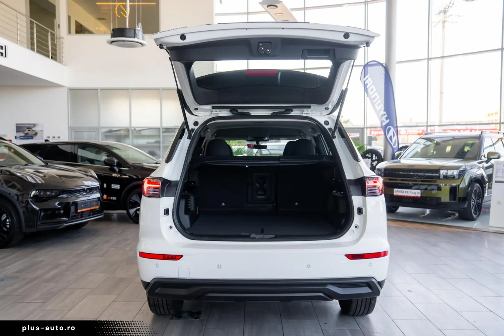 Mitsubishi Outlander PHEV 2.4L 4WD AT Inform