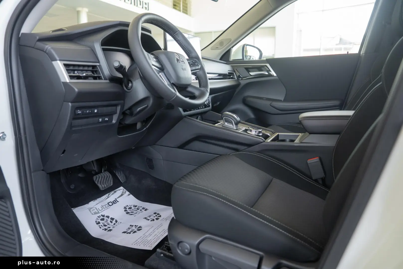 Mitsubishi Outlander PHEV 2.4L 4WD AT Inform