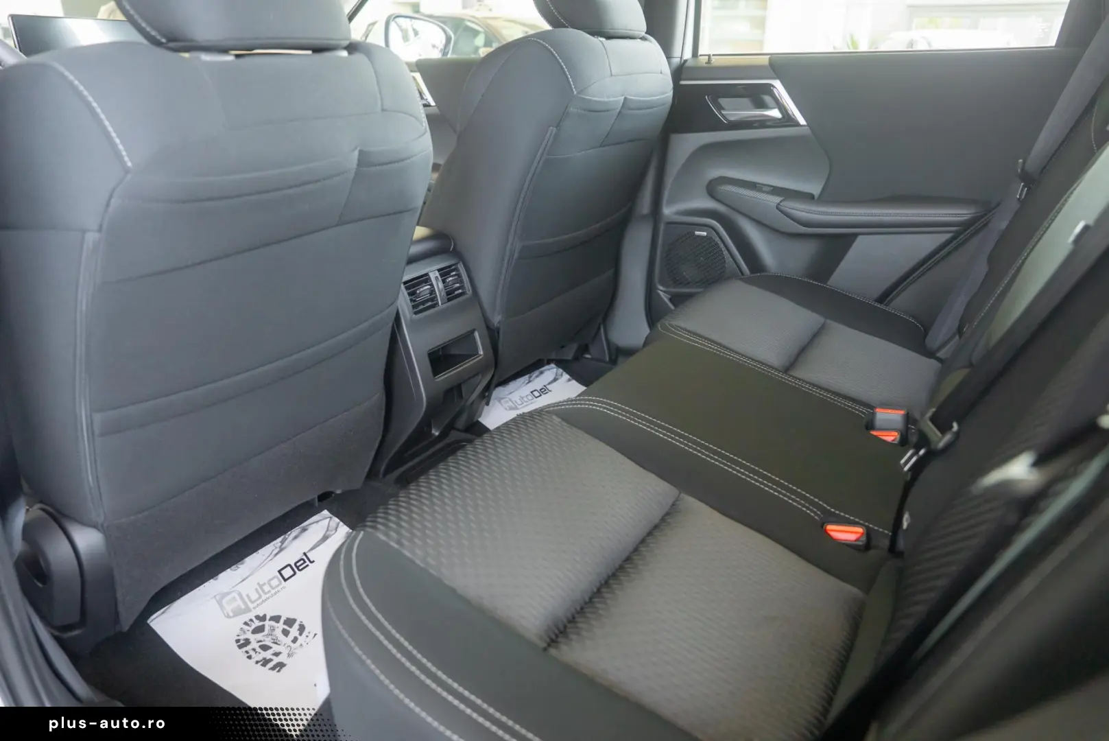 Mitsubishi Outlander PHEV 2.4L 4WD AT Inform