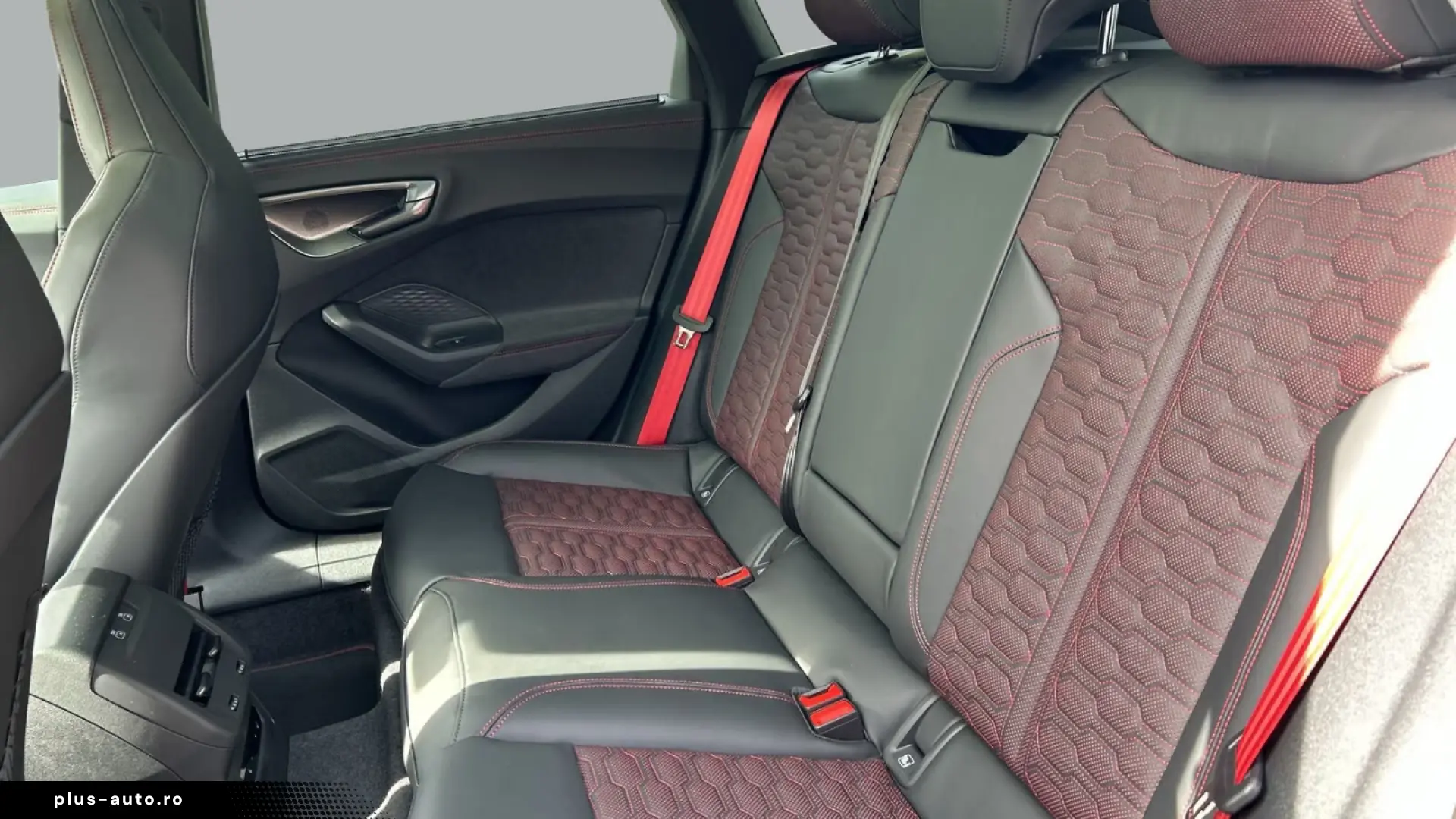 Audi RS5 AVANT 470KW PHEV LED TECHPRO PANOA AHK B&O