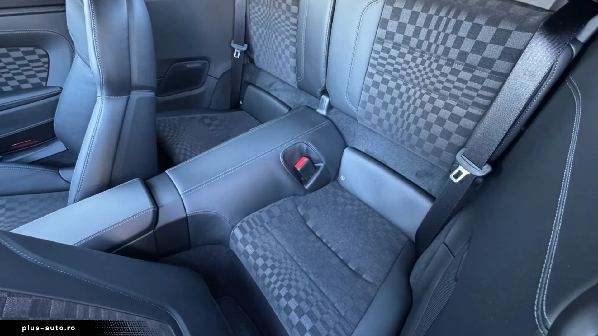 Porsche 992 911 Spirit 70 Club leather lift system VA BOSE