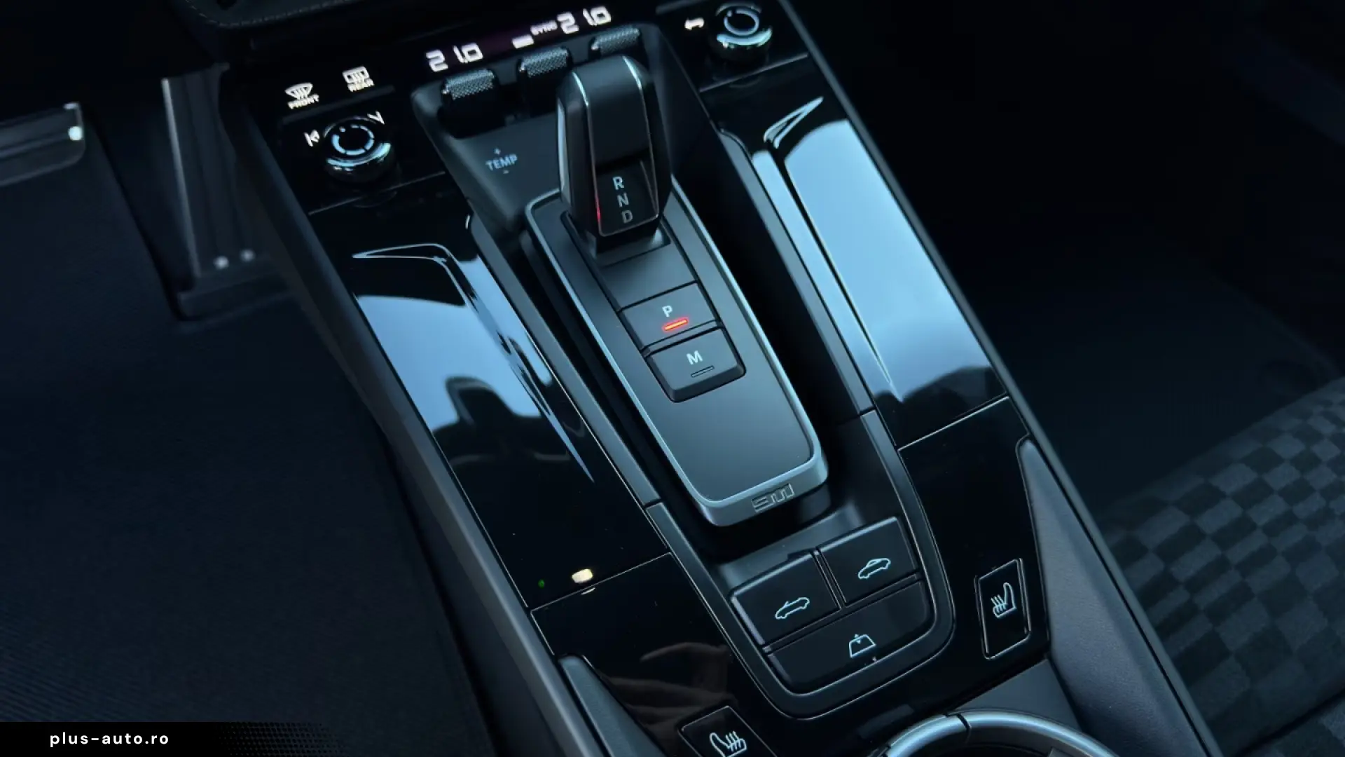 Porsche 992 911 Spirit 70 Club leather lift system VA BOSE