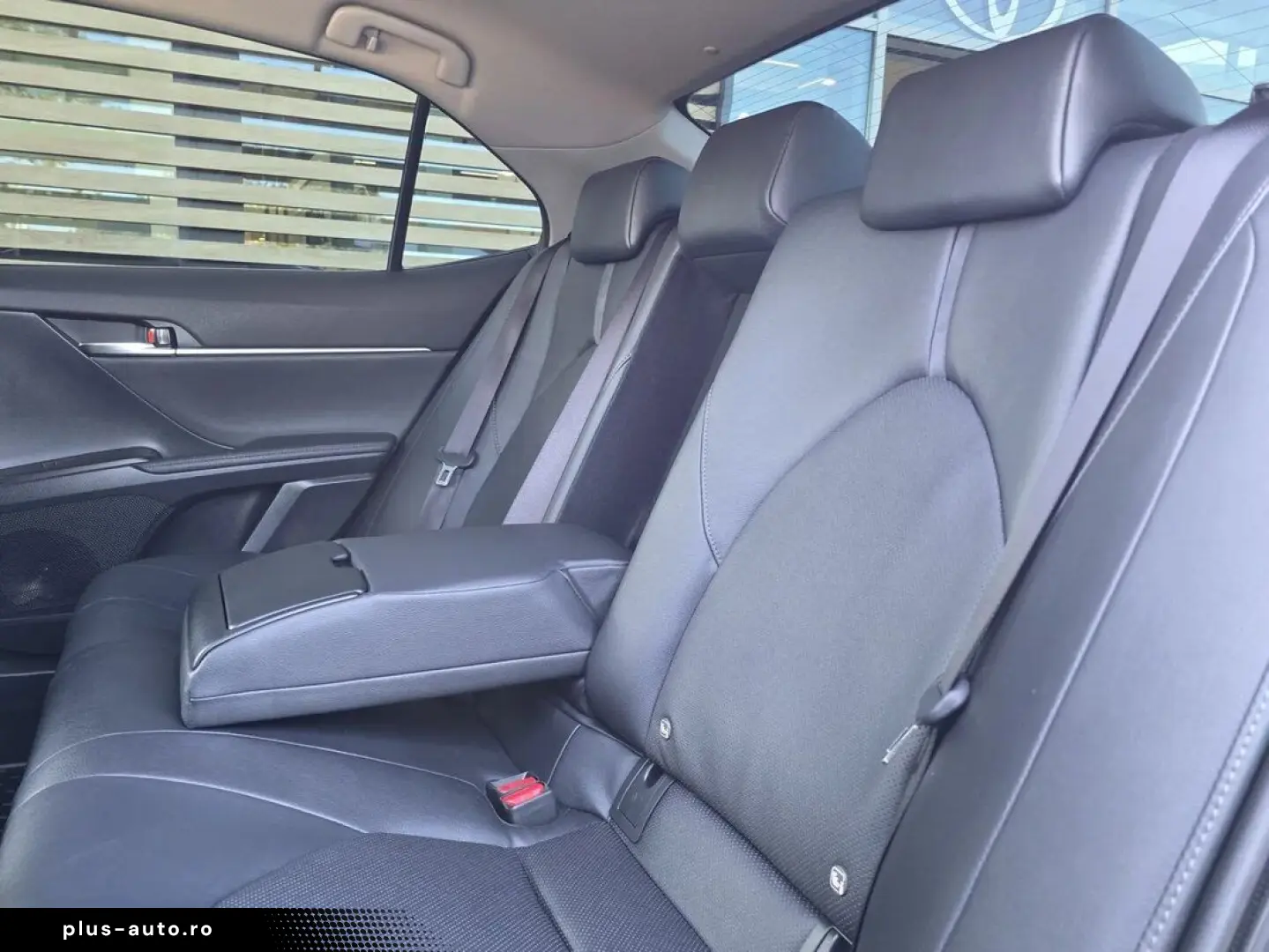 Toyota Camry 2.5 Hybrid Dynamic 218 Cp