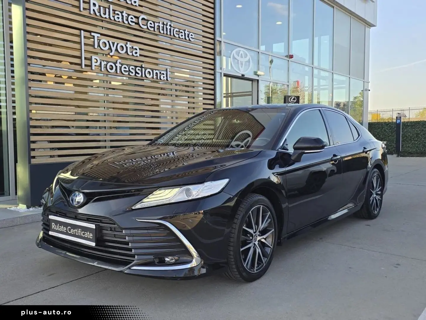 Toyota Camry 2.5 Hybrid Dynamic 218 Cp