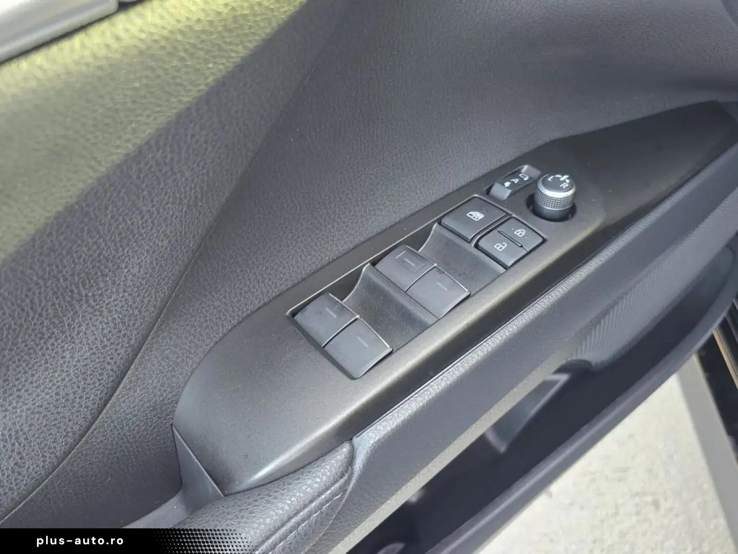 Toyota Camry 2.5 Hybrid Dynamic 218 Cp