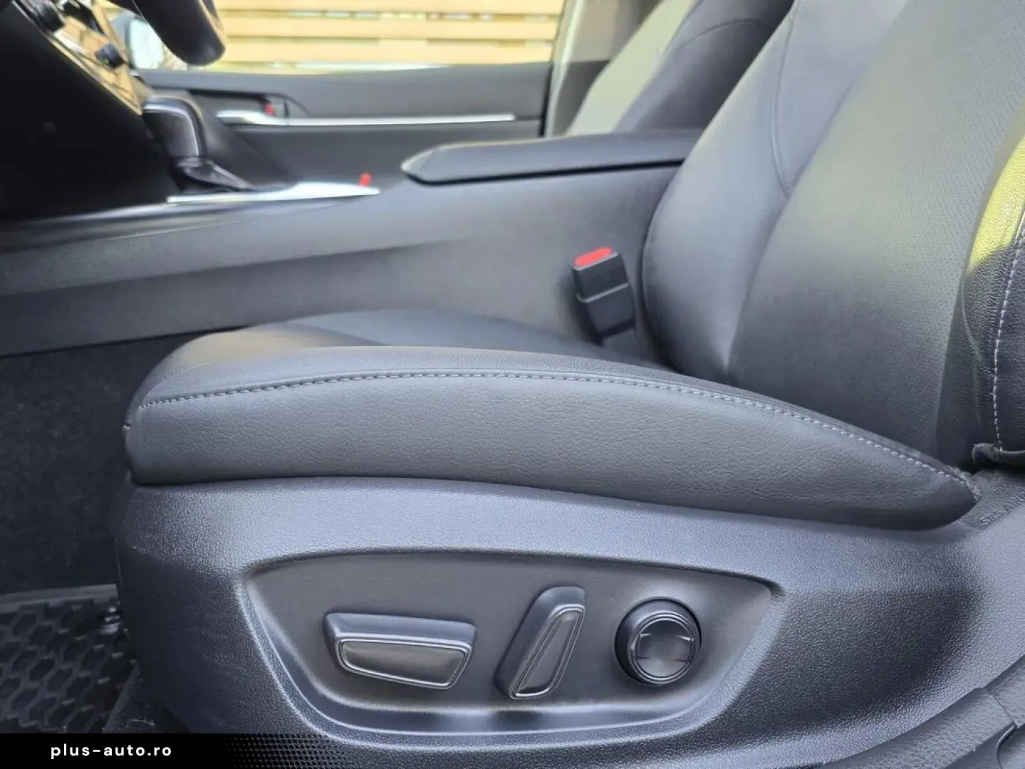 Toyota Camry 2.5 Hybrid Dynamic 218 Cp