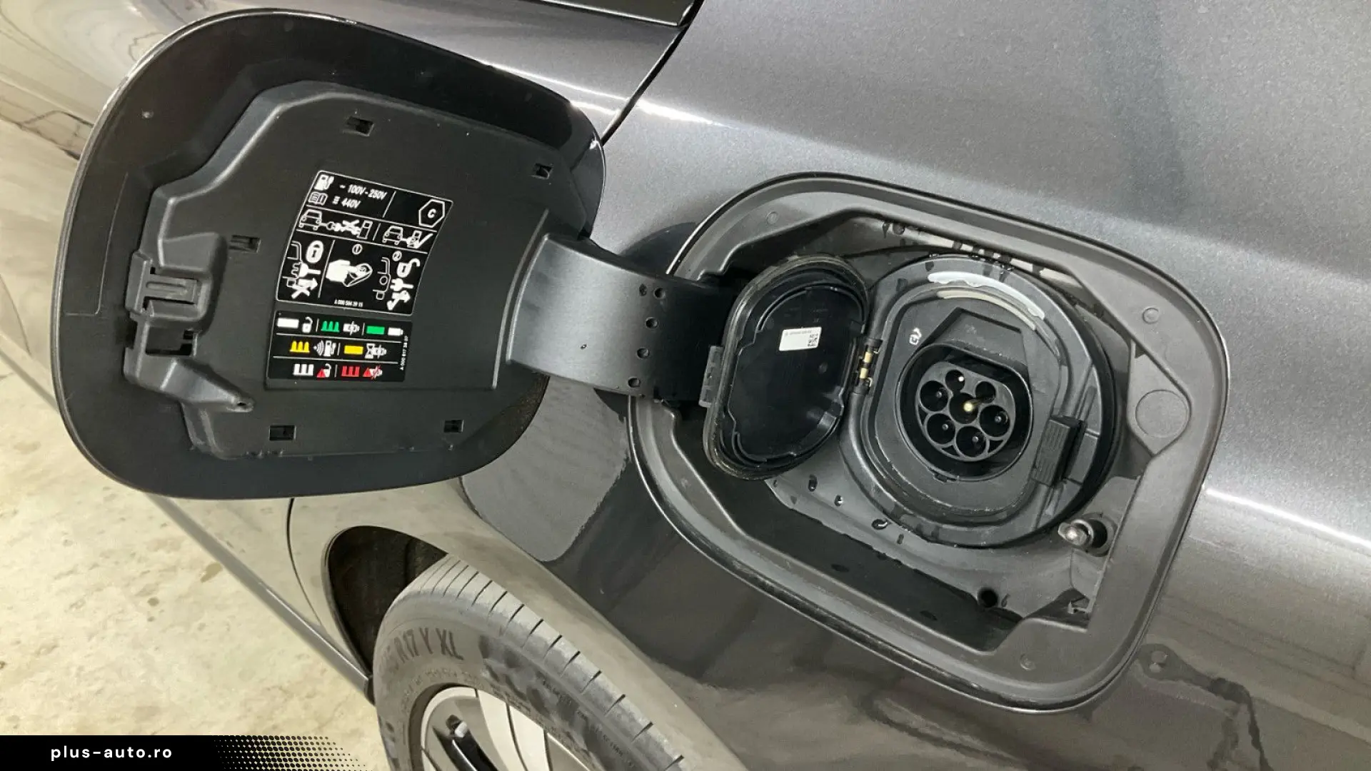 MERCEDES-BENZ C 300 e Mubeam Distro Night