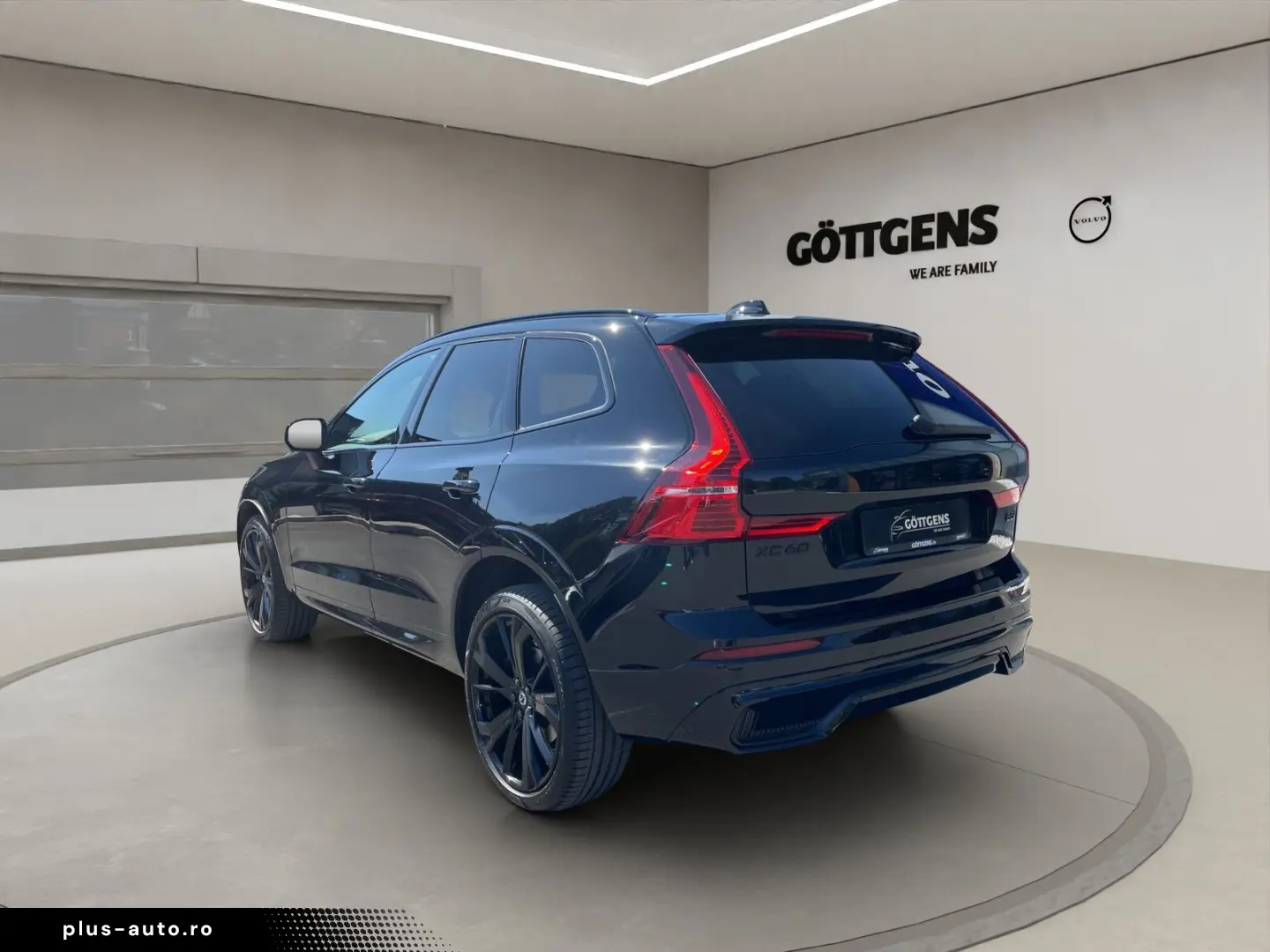 VOLVO XC60 B5 Plus Black Edition B&W HuD