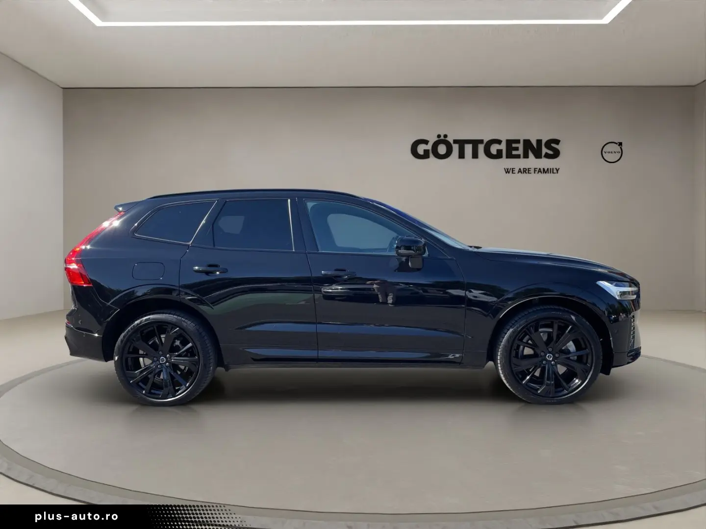 VOLVO XC60 B5 Plus Black Edition B&W HuD