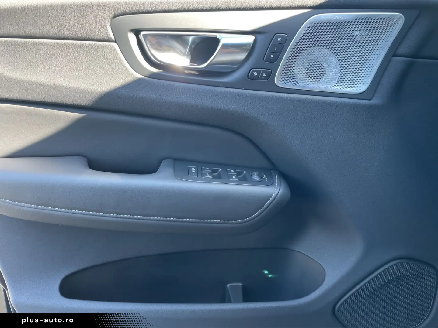 VOLVO XC60 B5 Plus Black Edition B&W HuD