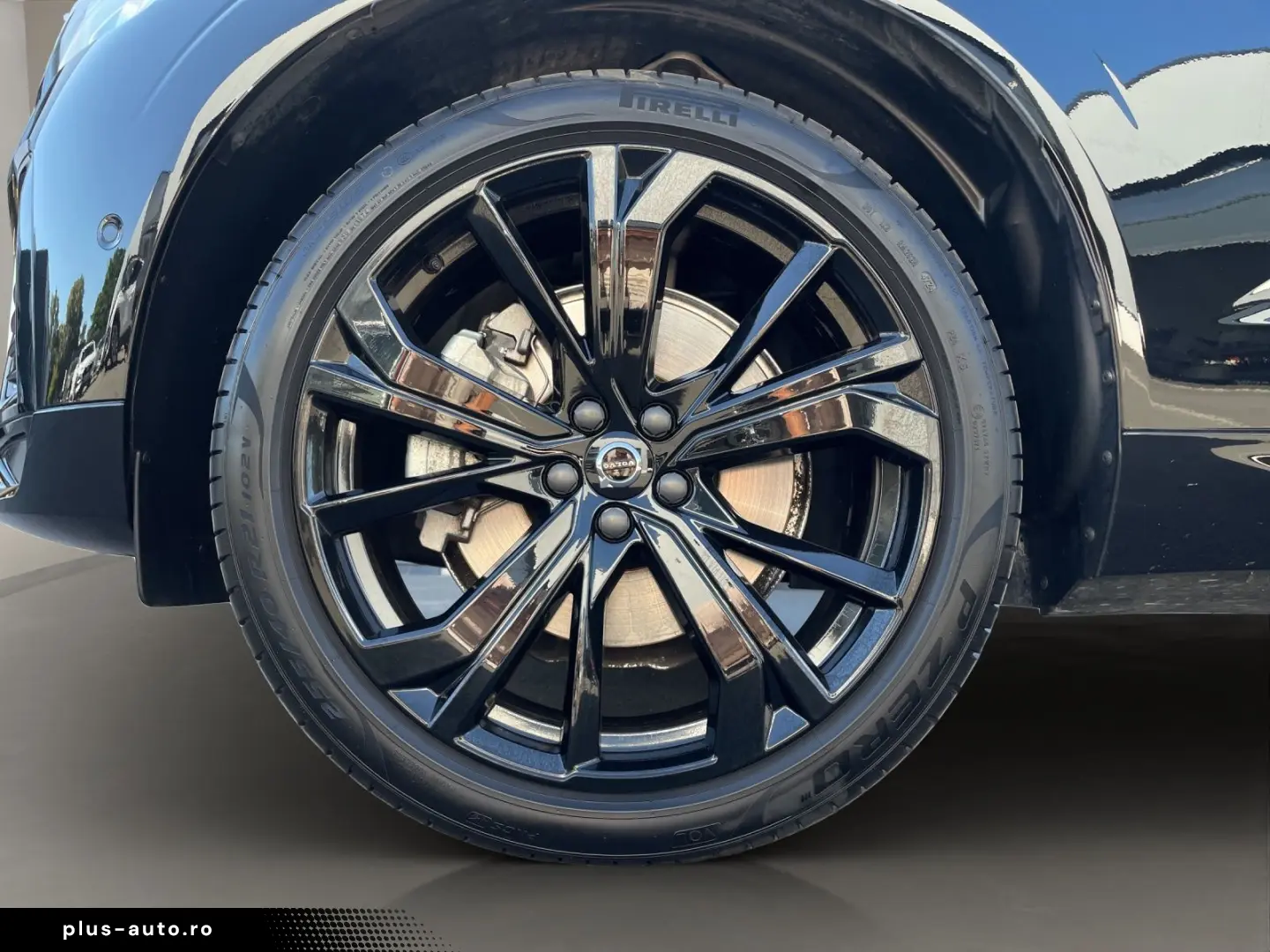 VOLVO XC60 B5 Plus Black Edition B&W HuD