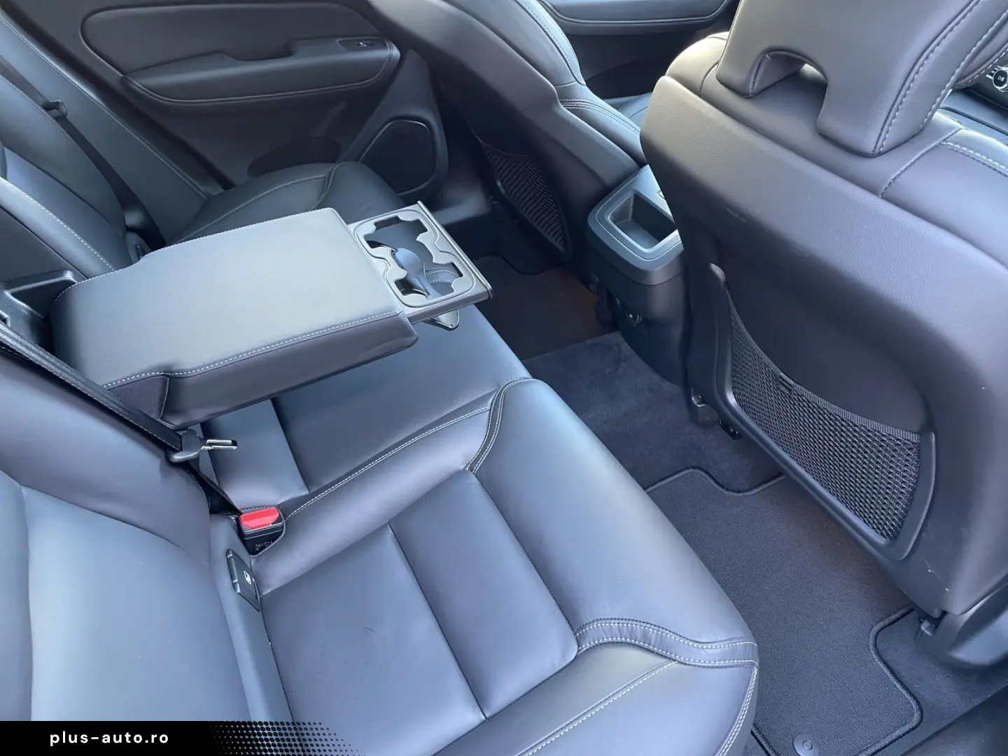 VOLVO XC60 B5 Plus Black Edition B&W HuD
