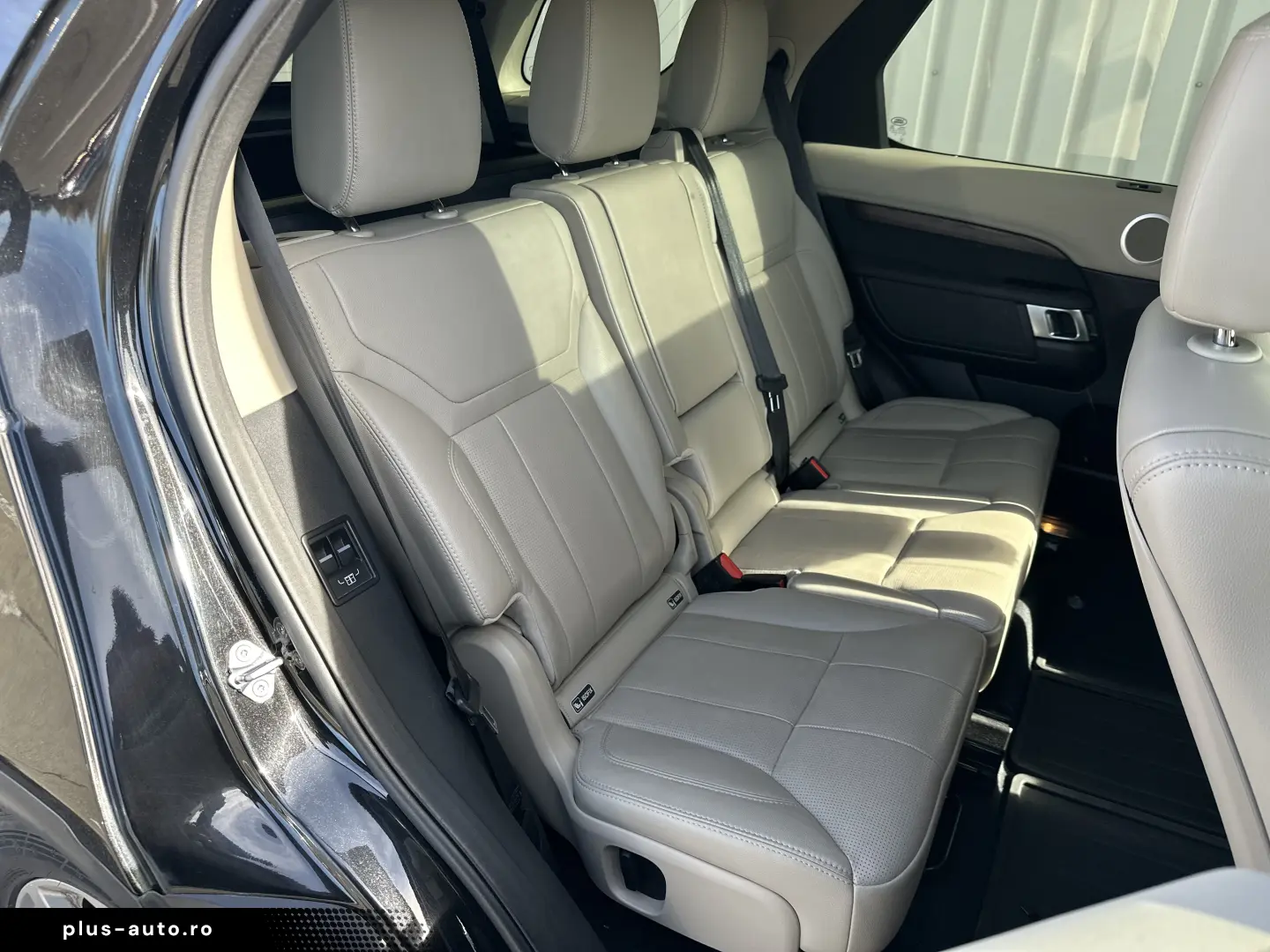 Land Rover Discovery 5 HSE 3.0 SD6 (306 CP) 7 Locuri