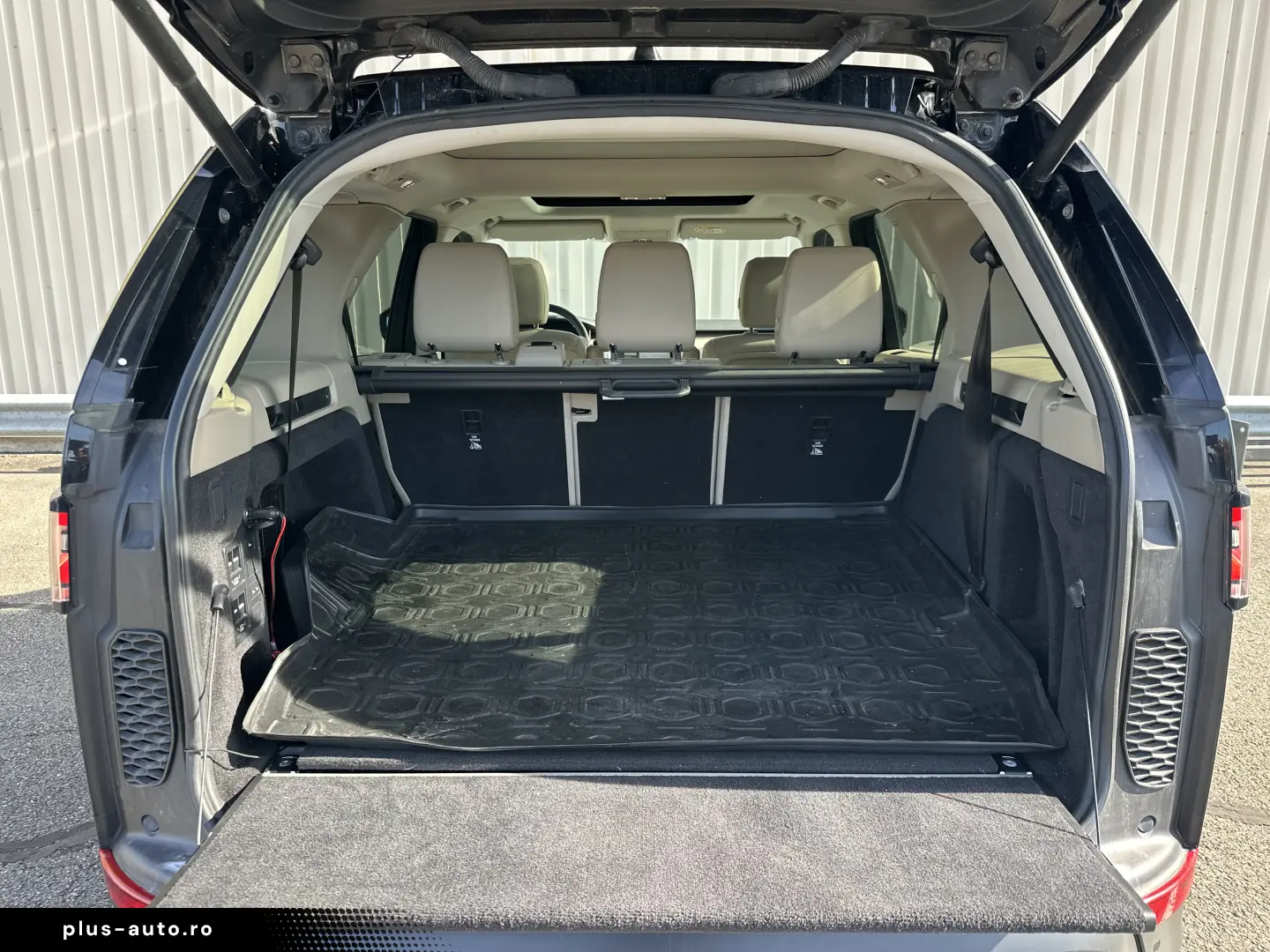Land Rover Discovery 5 HSE 3.0 SD6 (306 CP) 7 Locuri
