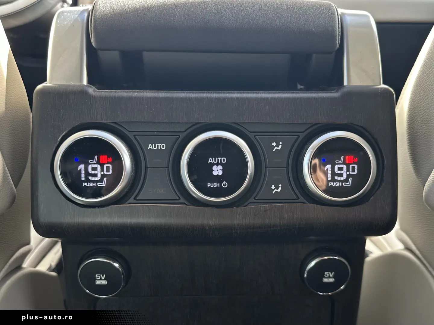 Land Rover Discovery 5 HSE 3.0 SD6 (306 CP) 7 Locuri