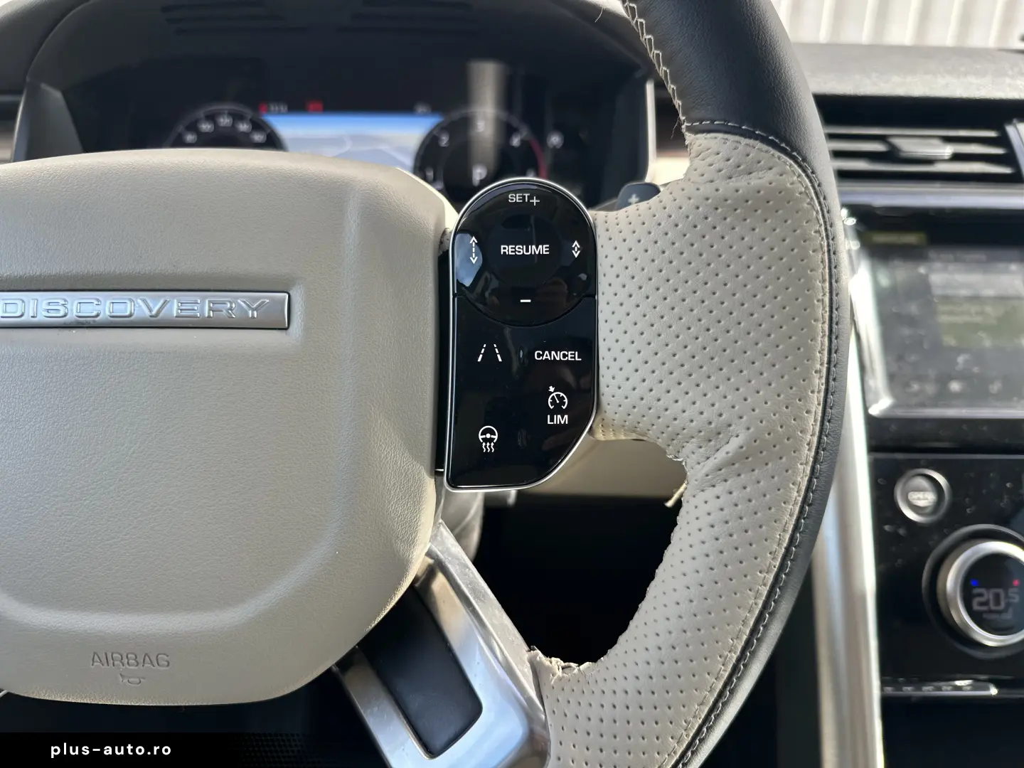 Land Rover Discovery 5 HSE 3.0 SD6 (306 CP) 7 Locuri