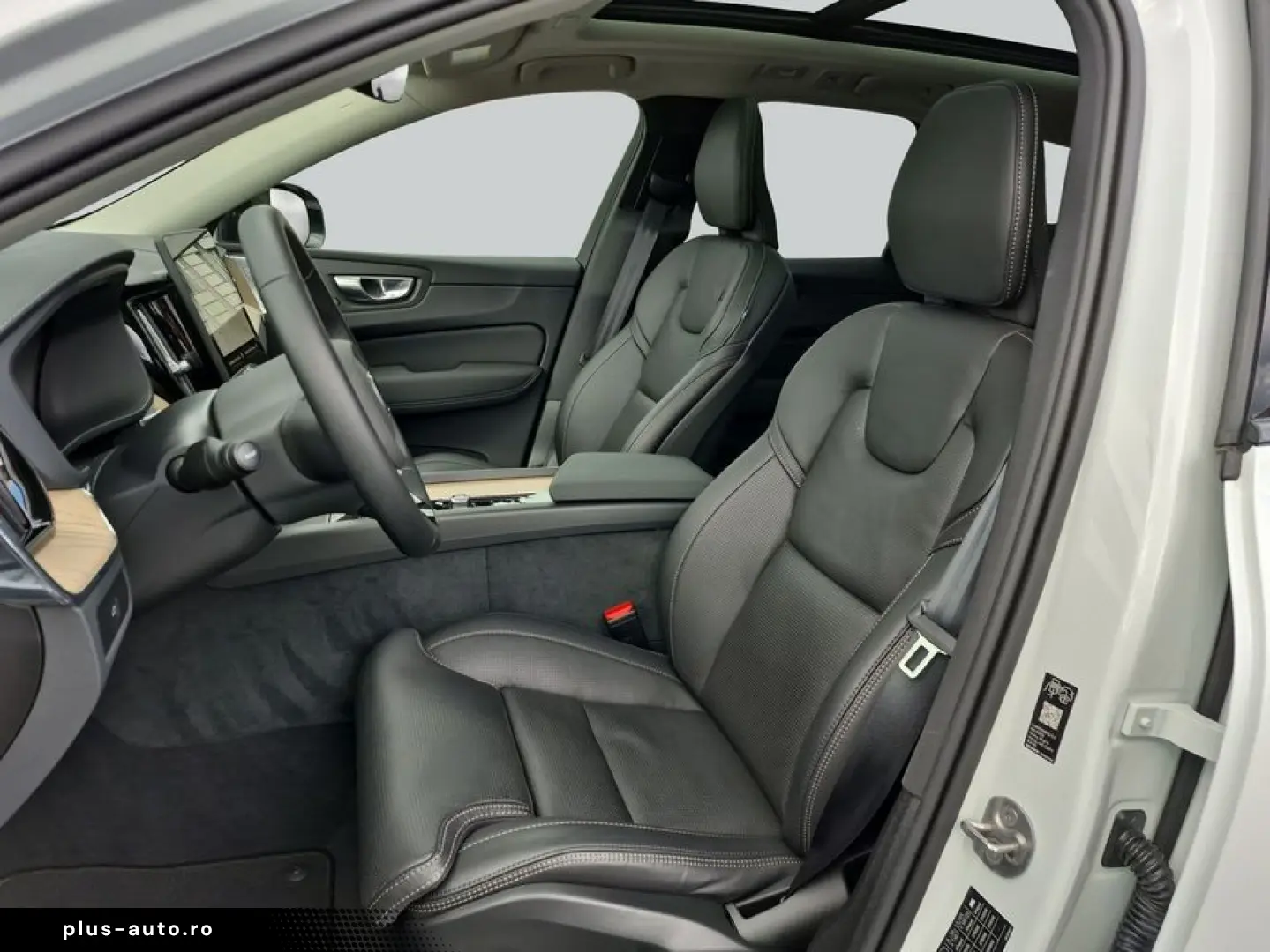 VOLVO XC60 B5 B AWD Ultra Dark  Premium B&W