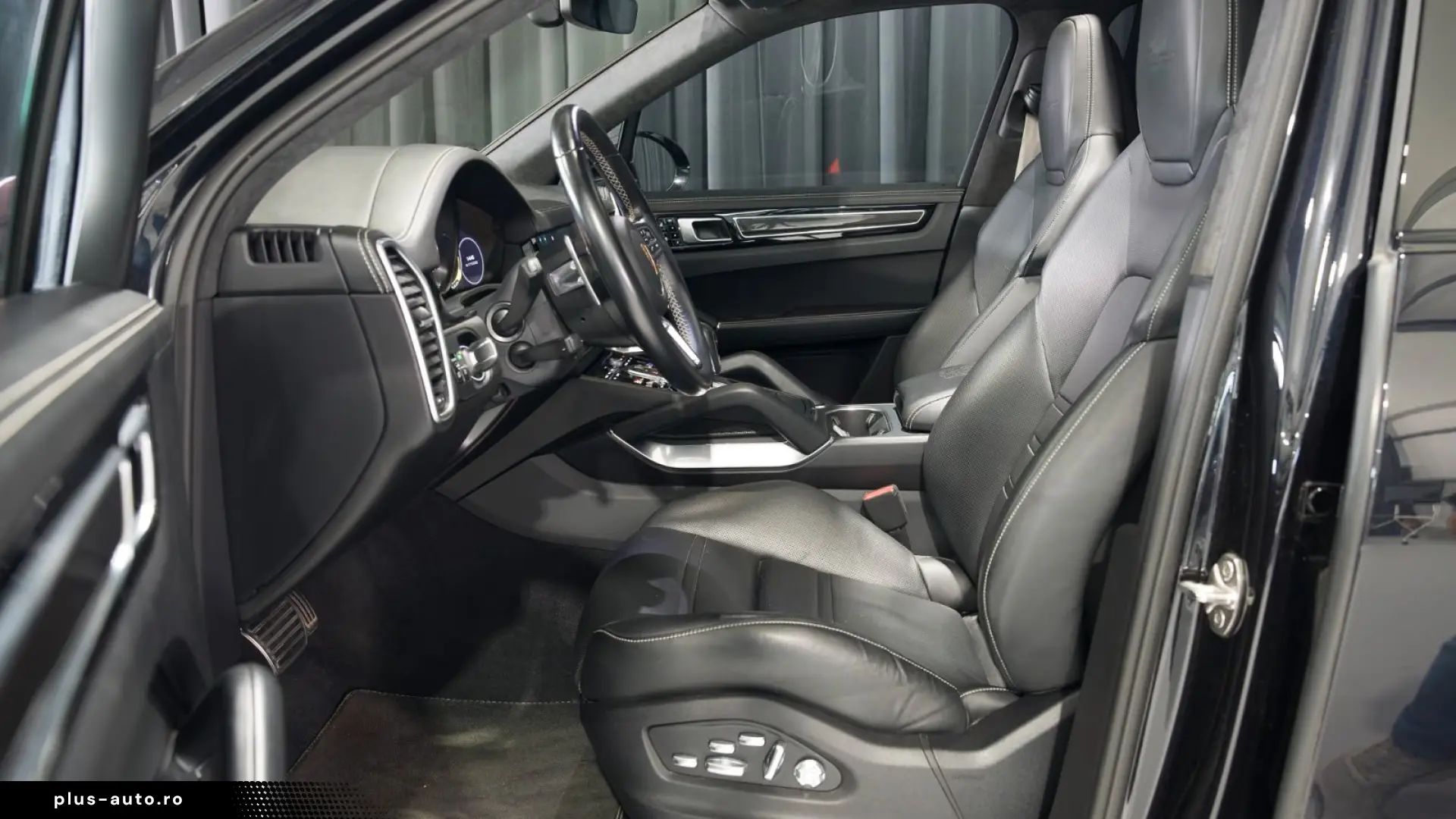 Porsche Cayenne Turbo SPORT CHRONO • PDCC SPORT • PTV PLUS