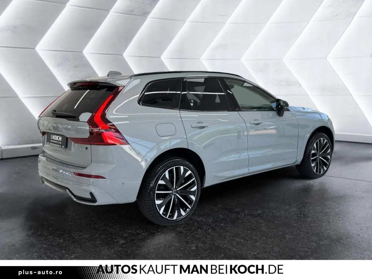 VOLVO XC60 B5B AWD Ultra Dark High-End