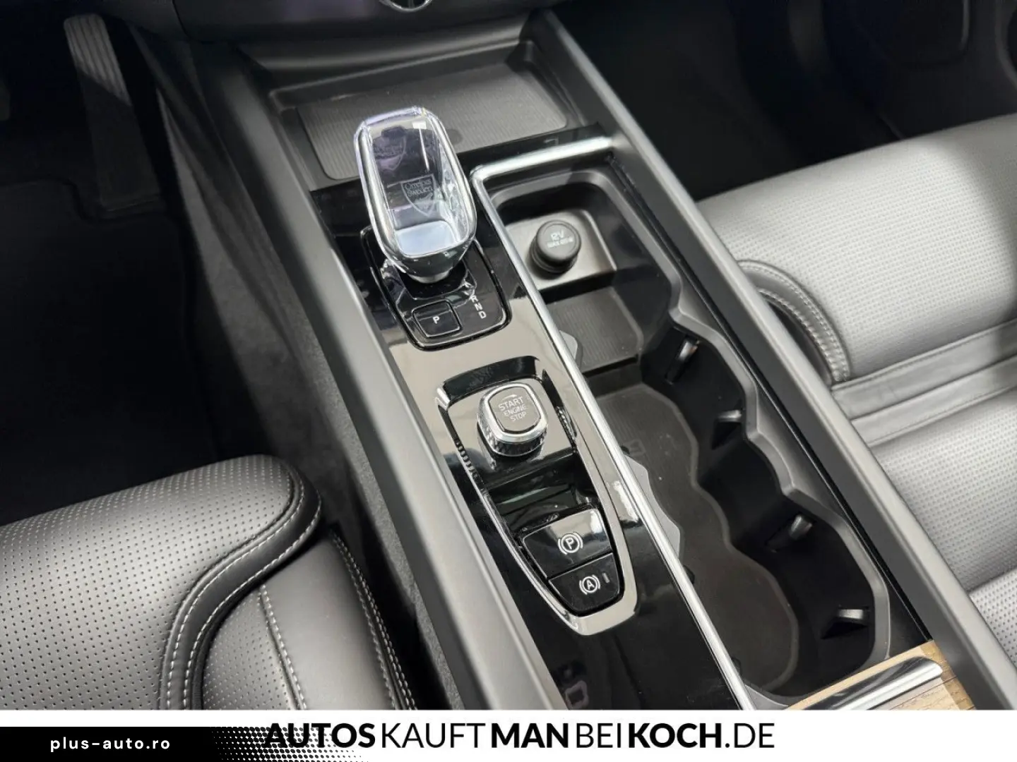 VOLVO XC60 B5B AWD Ultra Dark High-End