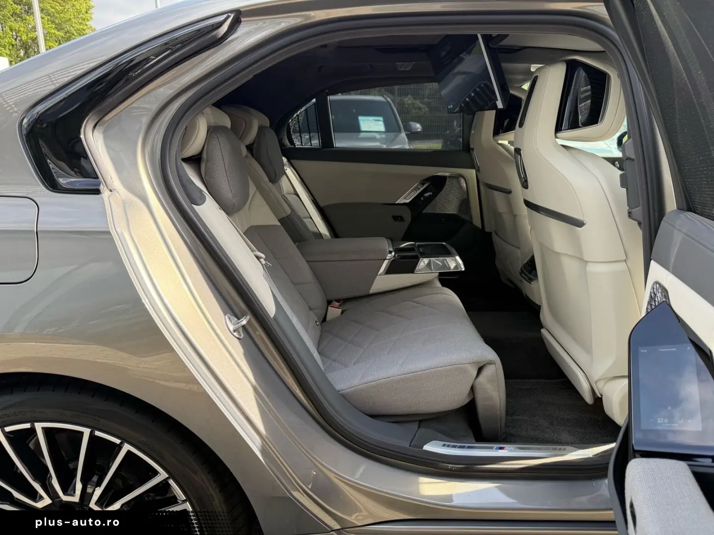 BMW 750e xDrive M Sport   ExecutiveDrivePro AHK