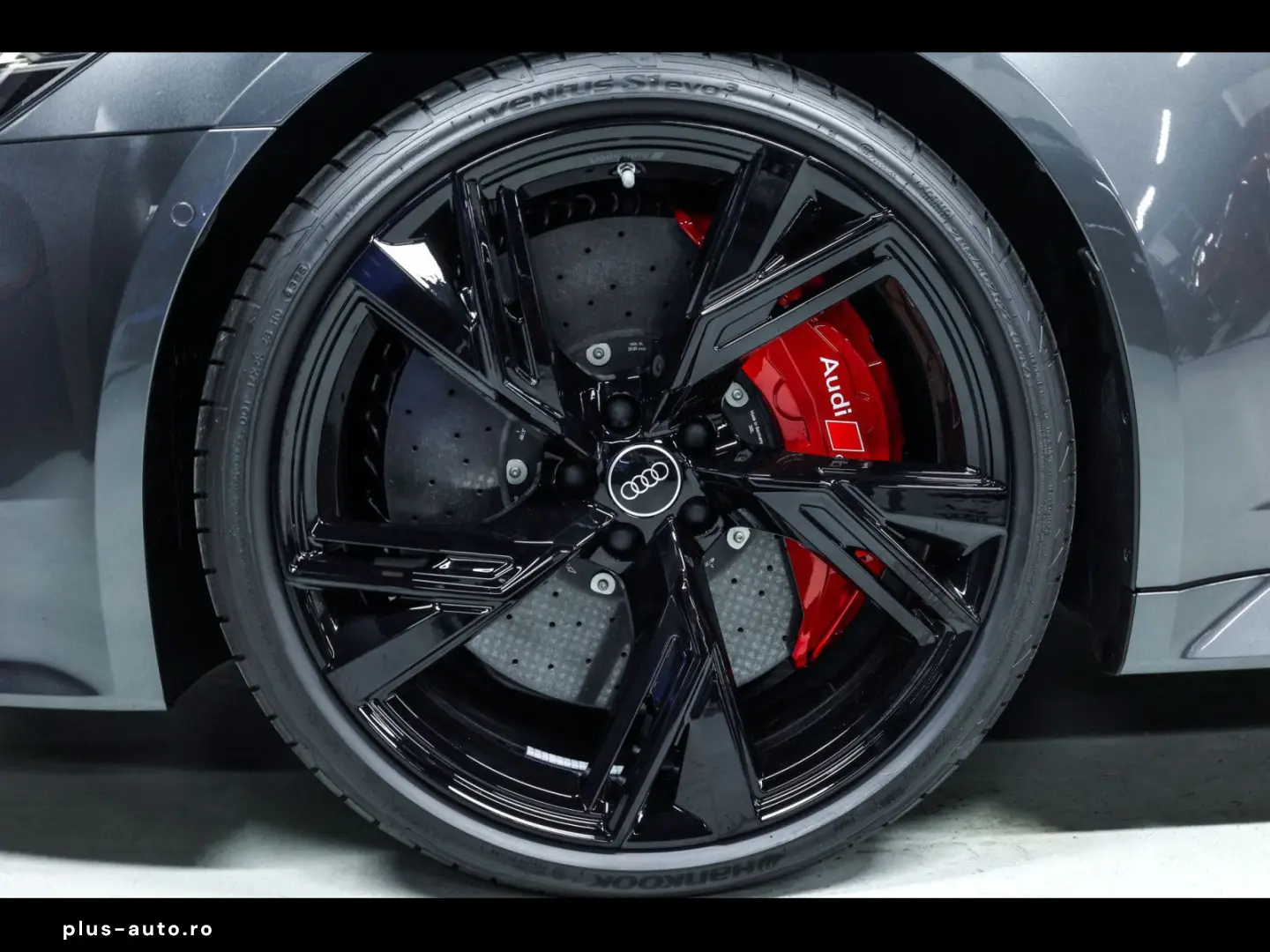 AUDI RS6 AVANT PERFORMANCE DYNAMIC 305kmh VOLL CARBON