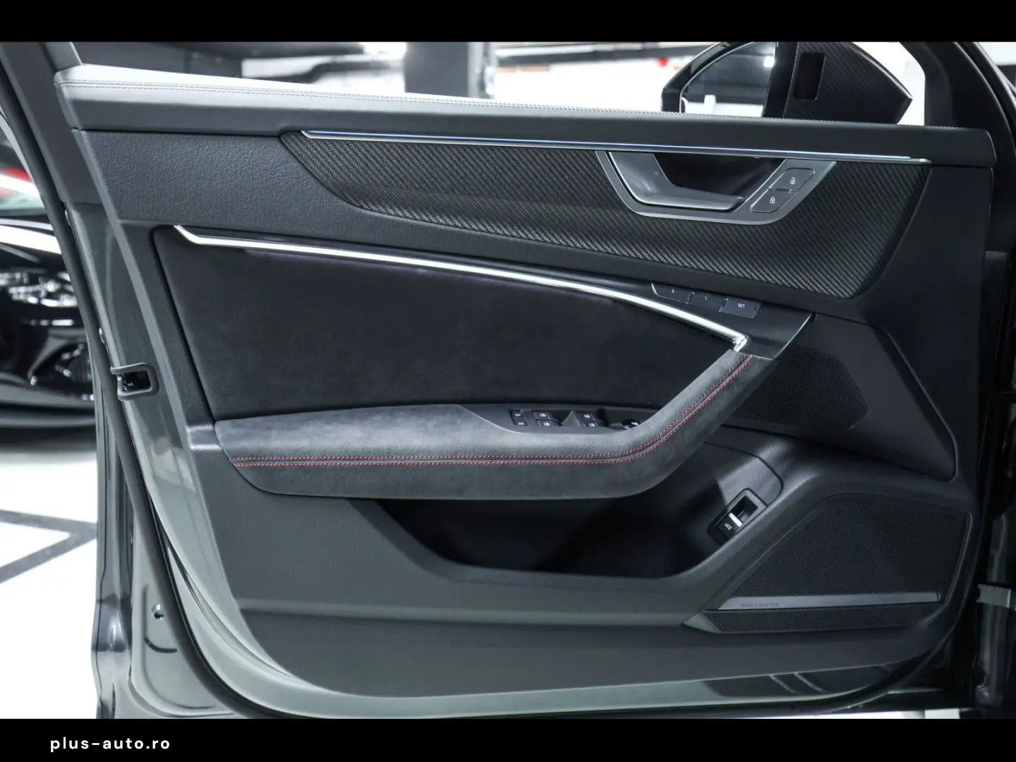 AUDI RS6 AVANT PERFORMANCE DYNAMIC 305kmh VOLL CARBON