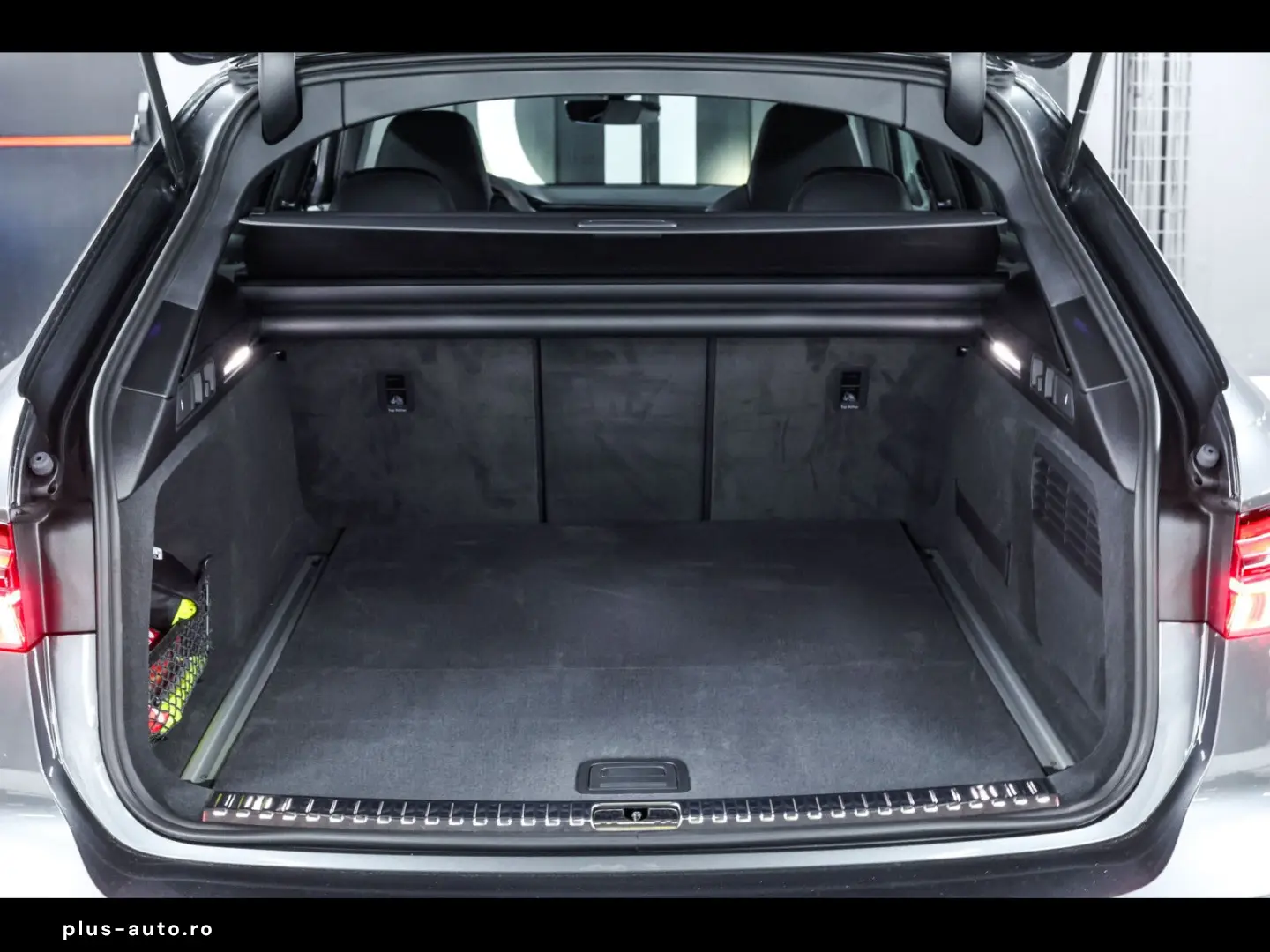 AUDI RS6 AVANT PERFORMANCE DYNAMIC 305kmh VOLL CARBON