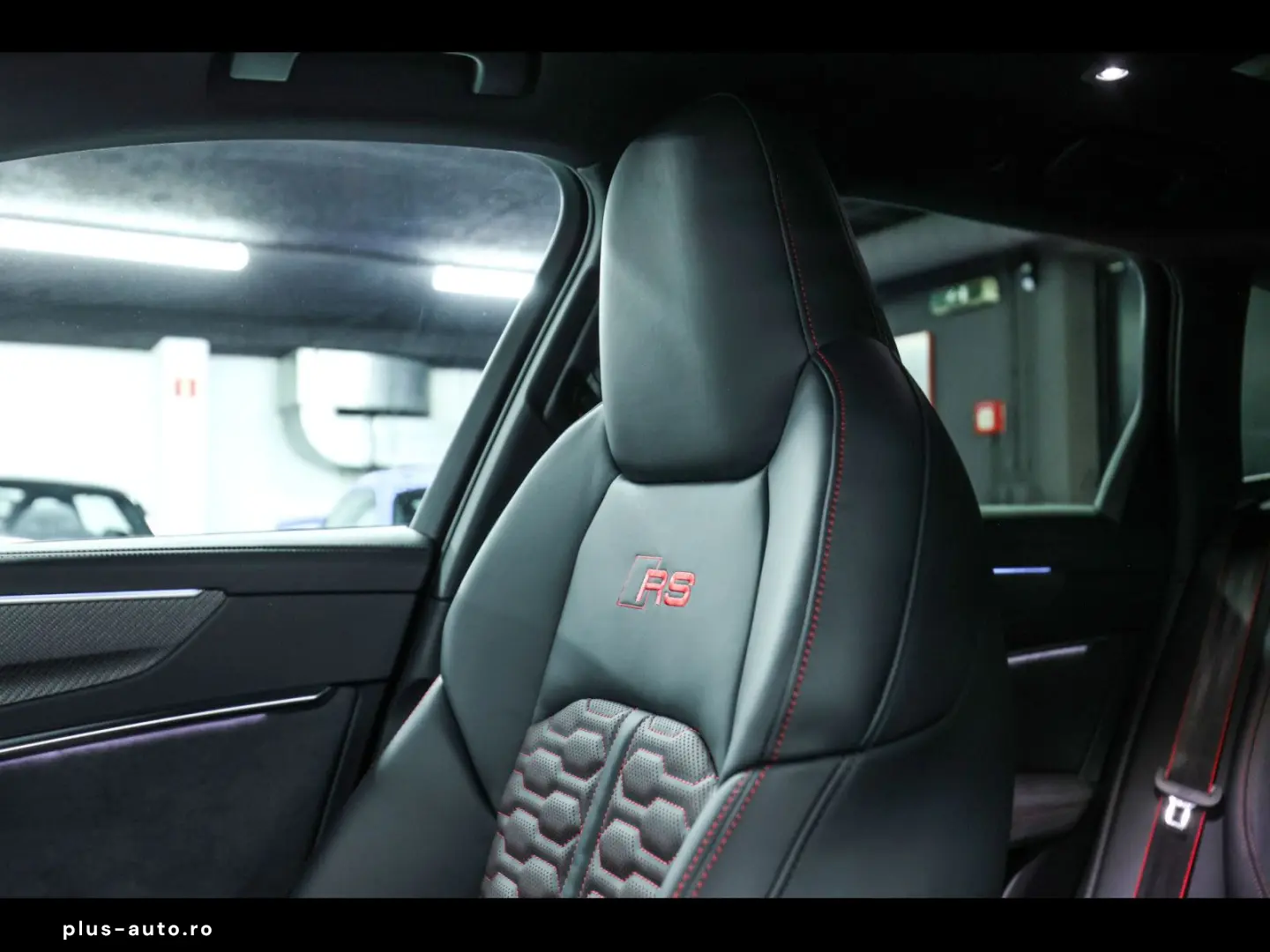 AUDI RS6 AVANT PERFORMANCE DYNAMIC 305kmh VOLL CARBON