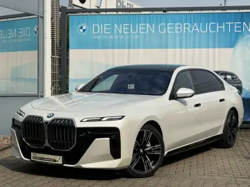 BMW 740d xDrive M Sport PanoSky StHzg Autobahnas B&W