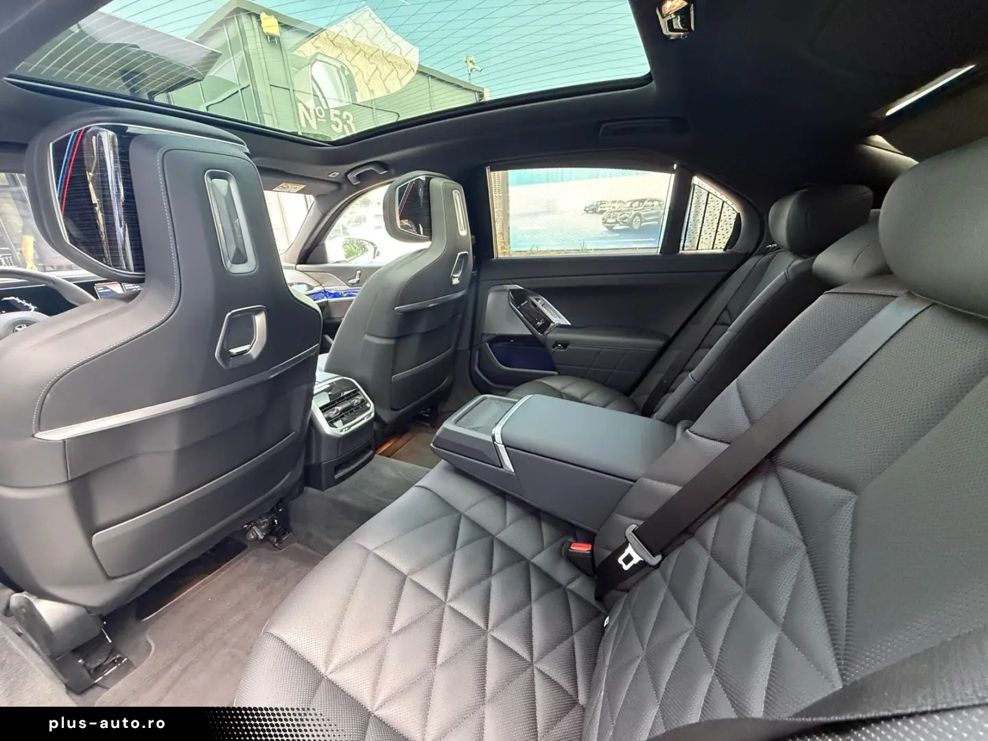 BMW 740d xDrive M Sport PanoSky StHzg Autobahnas B&W