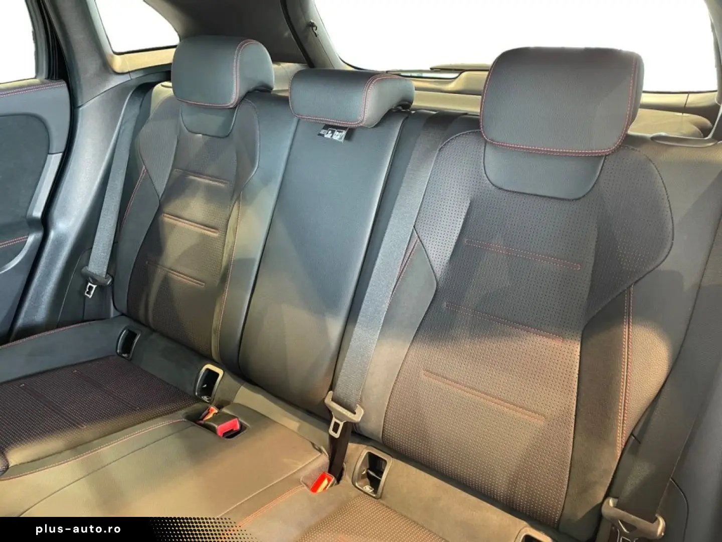 MERCEDES-BENZ GLA 250 e AMG AMG MBUX MBeam Carbon Fahrassist