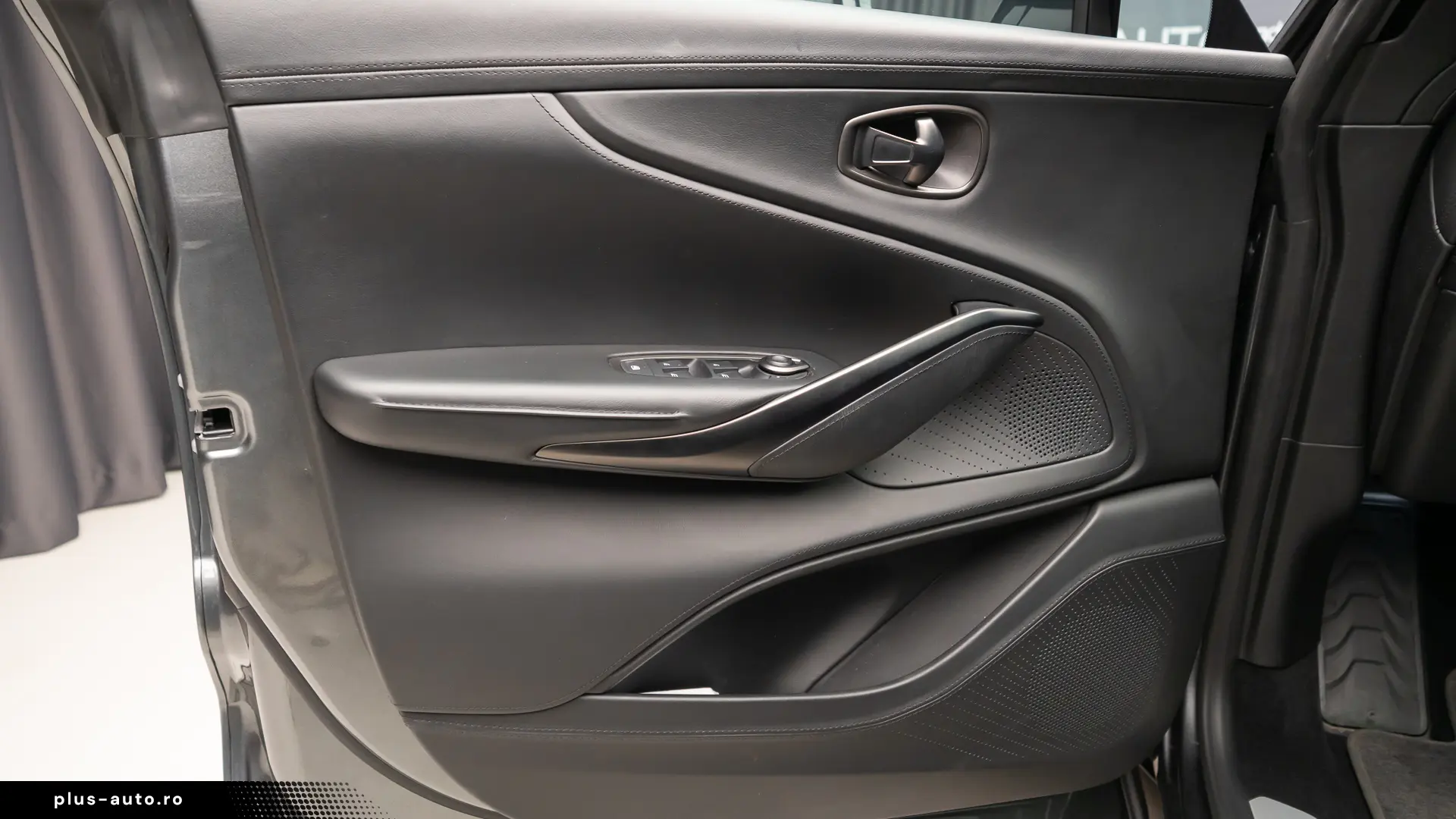 Aston Martin DBX V8 4.0 Bi-Turbo-Dynamic-Indulgence Pack