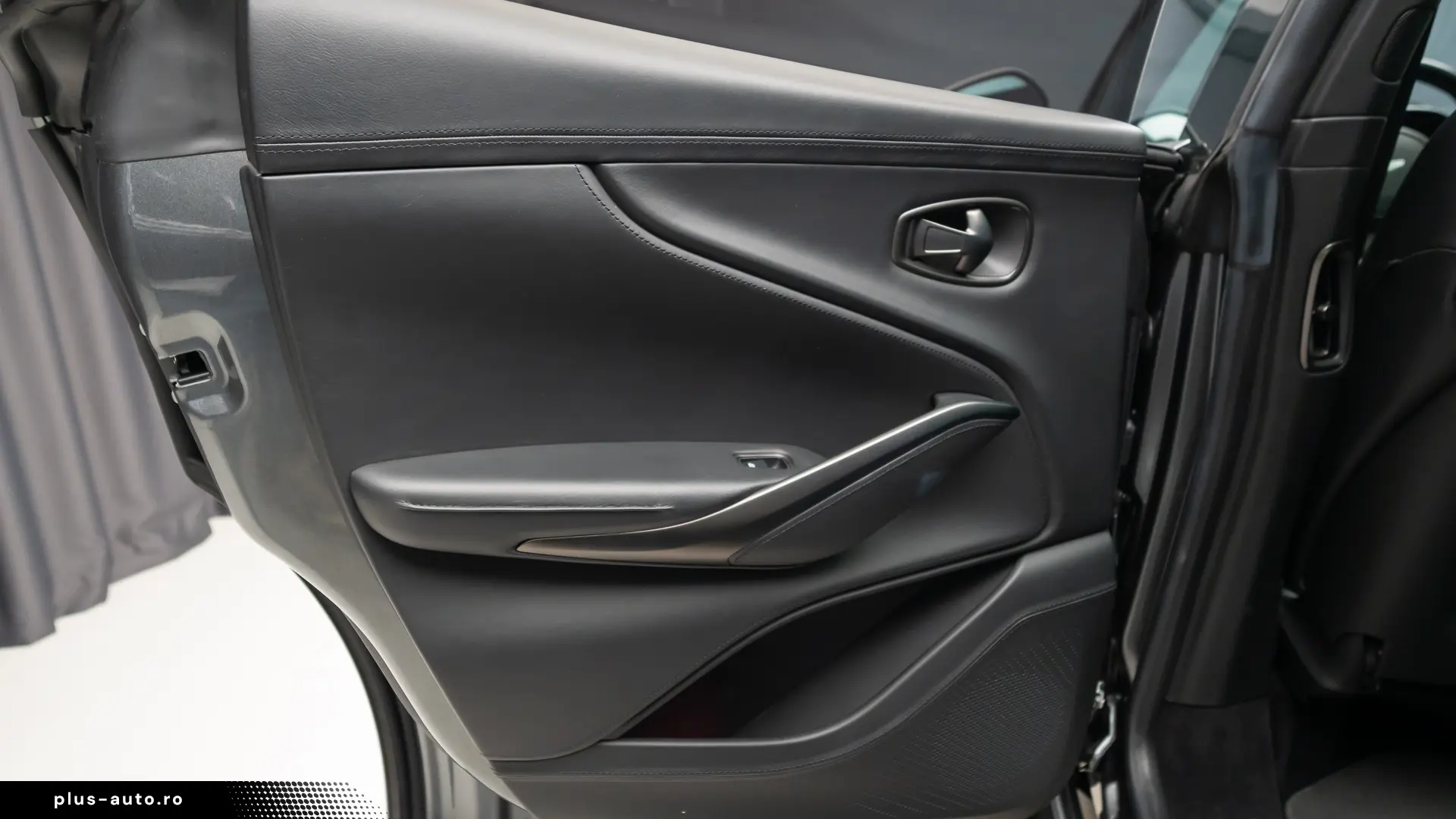 Aston Martin DBX V8 4.0 Bi-Turbo-Dynamic-Indulgence Pack
