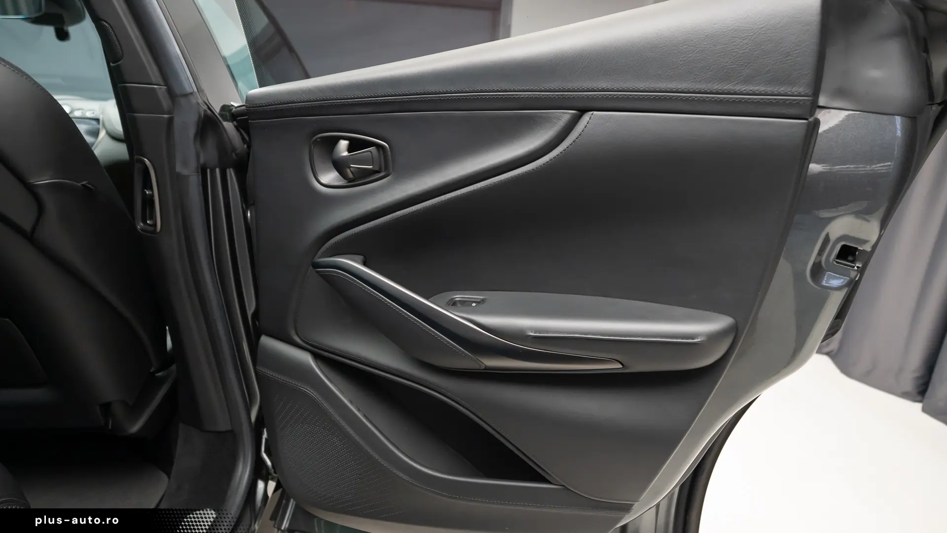 Aston Martin DBX V8 4.0 Bi-Turbo-Dynamic-Indulgence Pack