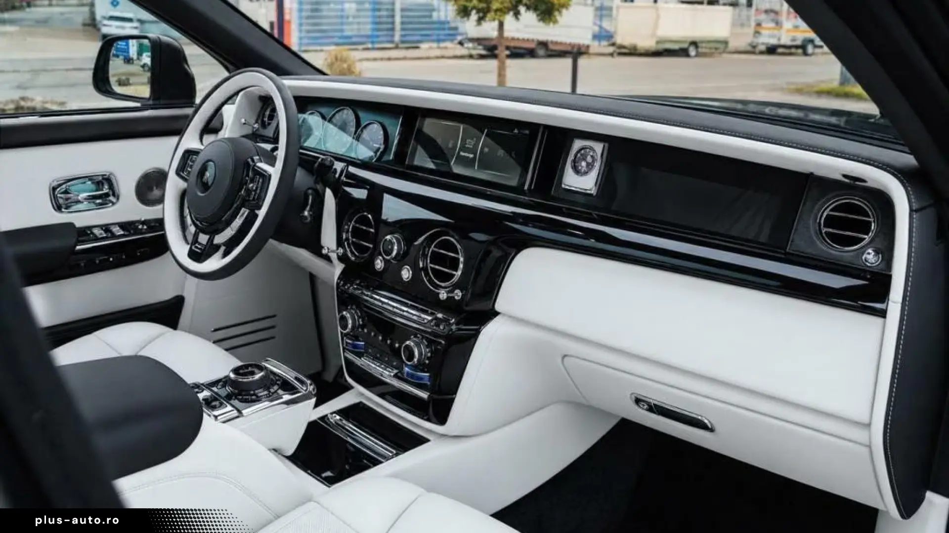 Rolls-Royce Phantom EWB 4-SEATS BESPOKE