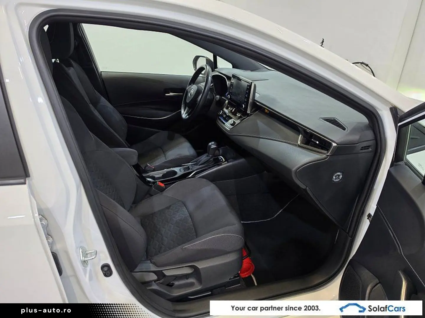 TOYOTA Corolla 1.8 e-CVT Hybrid Dynamic LED Navi Keyle