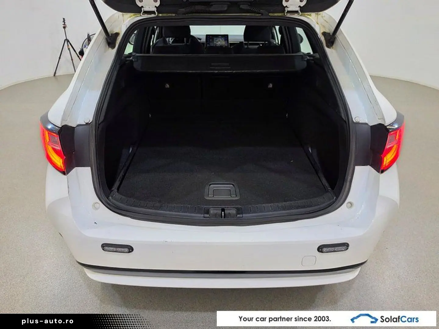 TOYOTA Corolla 1.8 e-CVT Hybrid Dynamic LED Navi Keyle