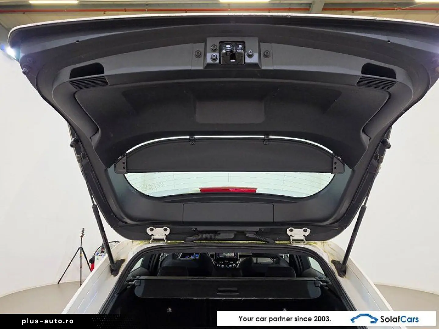 TOYOTA Corolla 1.8 e-CVT Hybrid Dynamic LED Navi Keyle