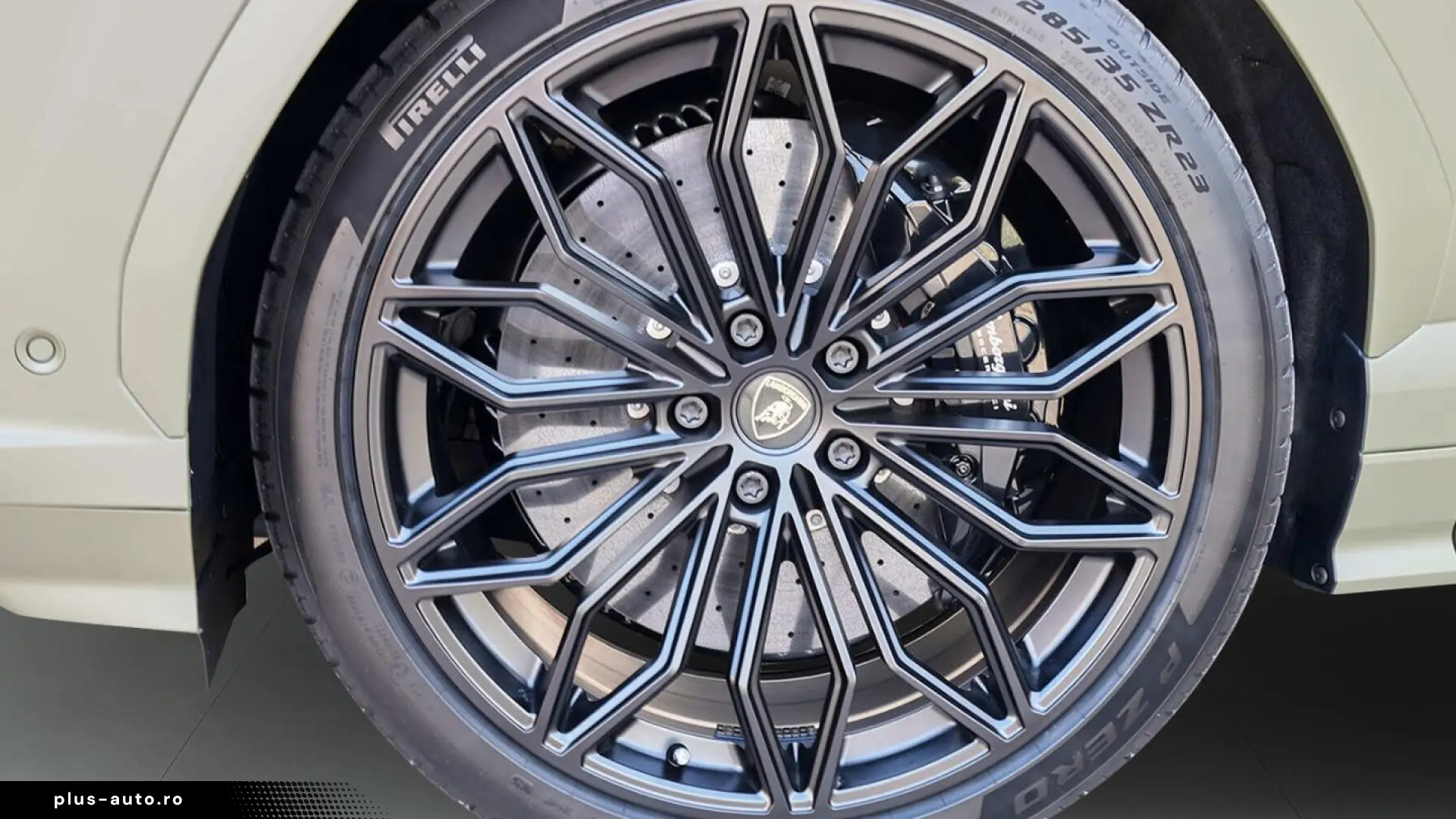 Lamborghini Urus SE Style Matt B&O Pano Carbon