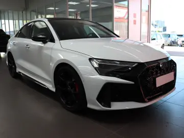 AUDI RS3 Limousine 2.5 Pano Schalensitze Carbon 1.Hd