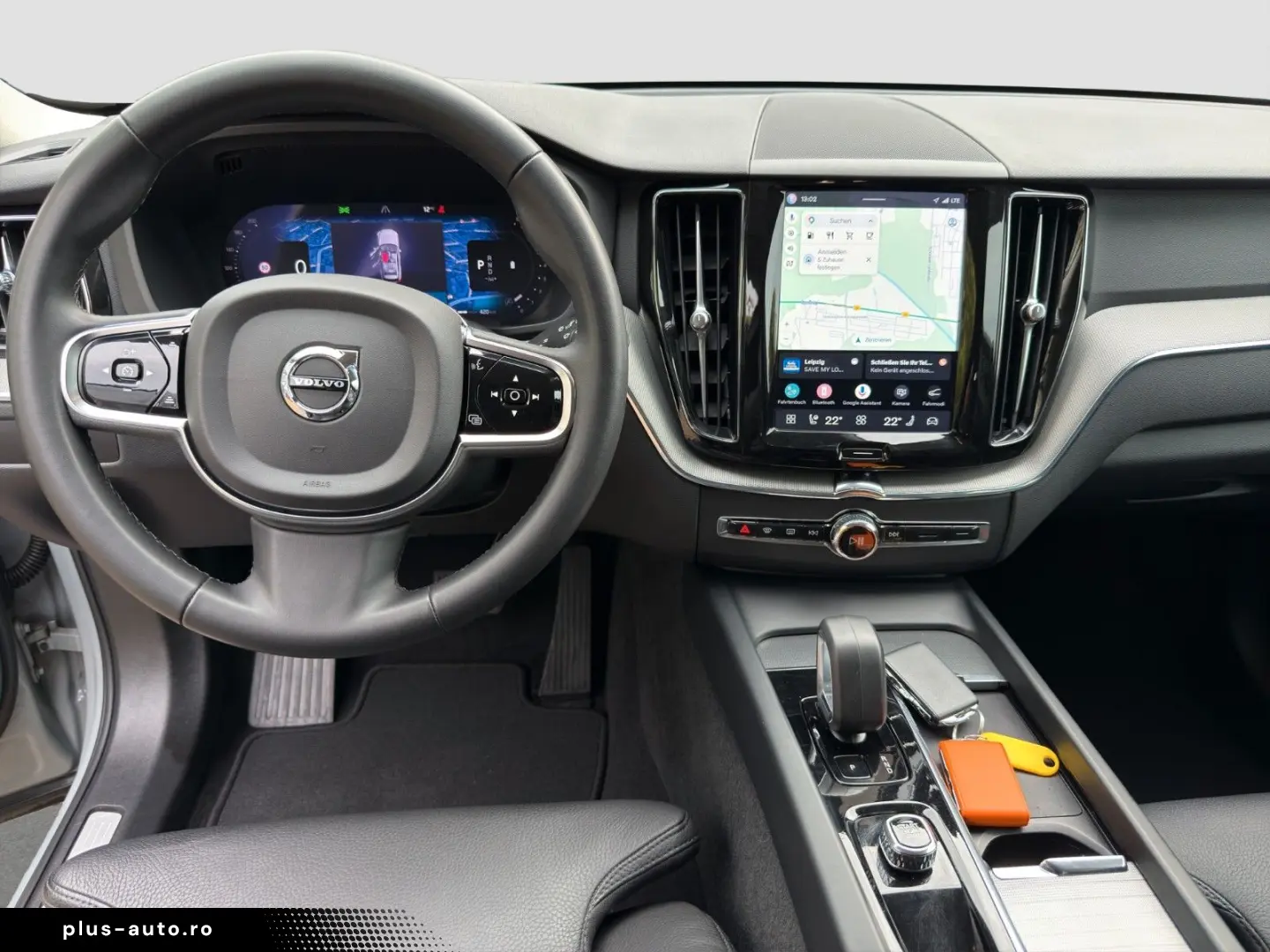 VOLVO XC60 Plus Dark AWD AHK STHZG ALARM
