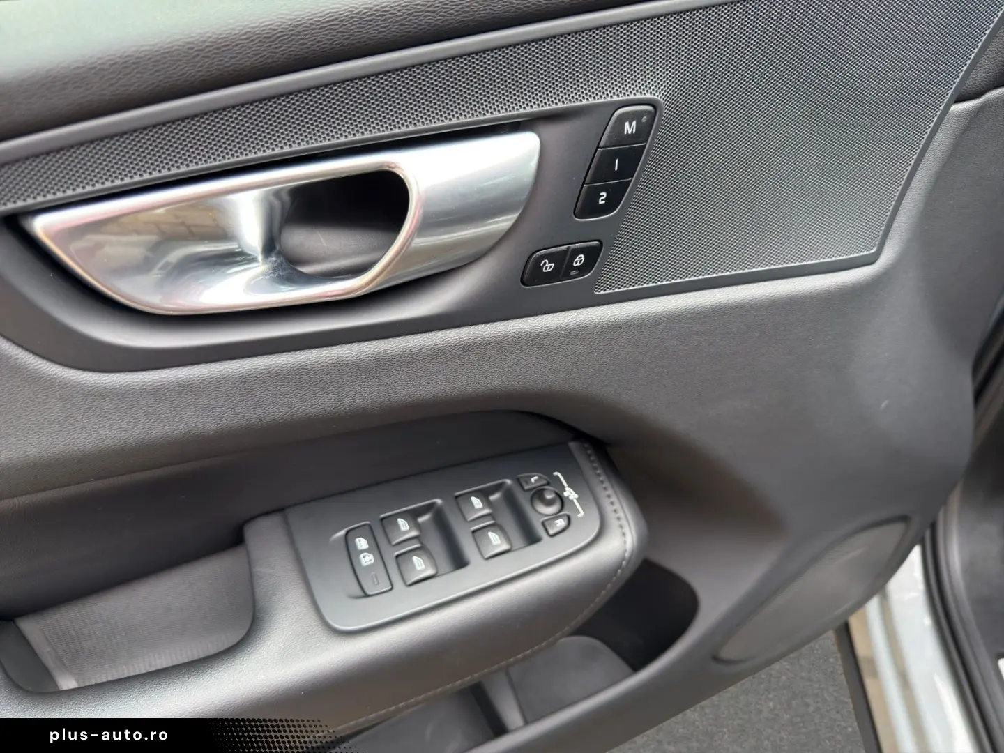 VOLVO XC60 Plus Dark AWD AHK STHZG ALARM