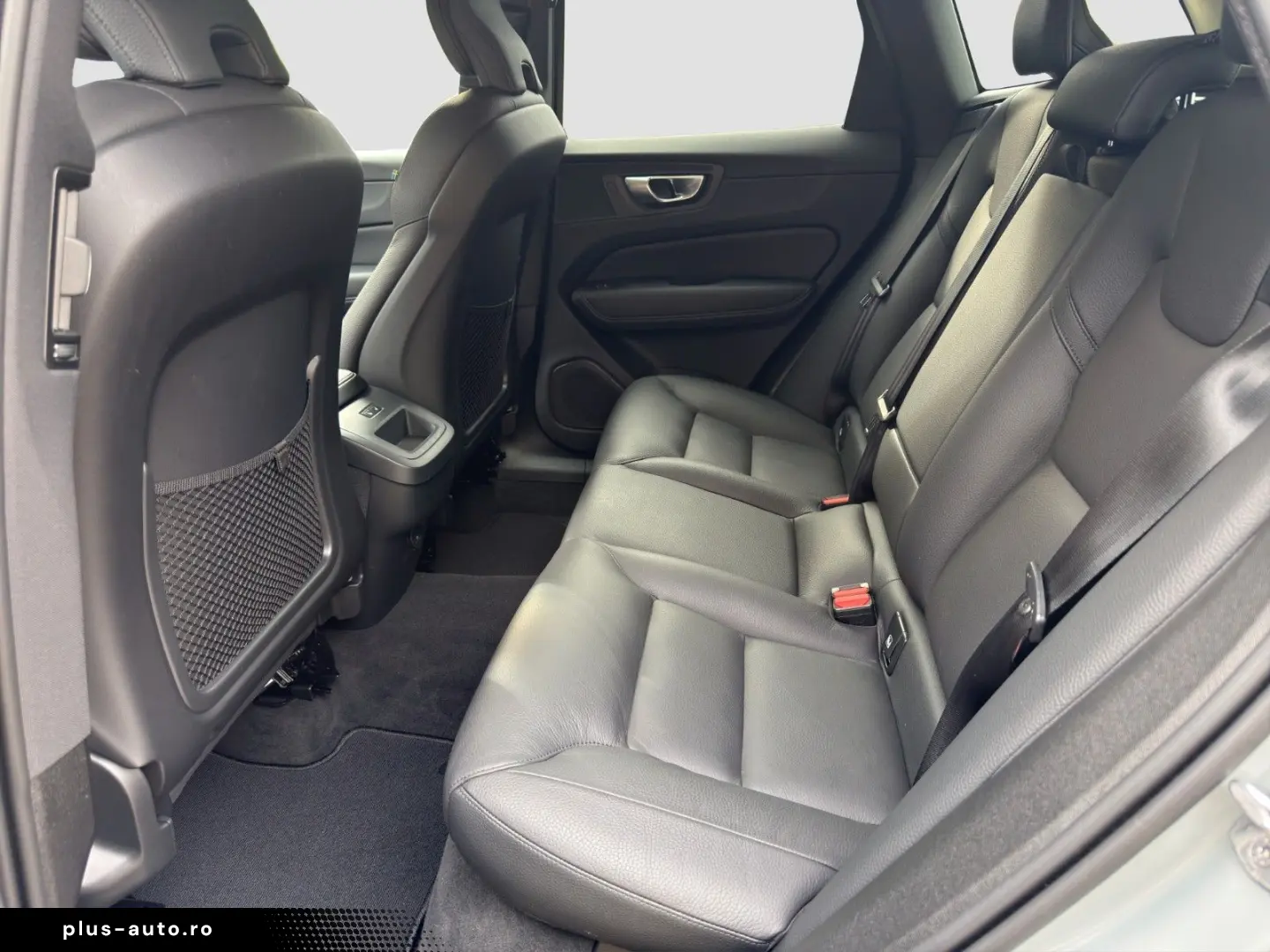 VOLVO XC60 Plus Dark AWD AHK STHZG ALARM