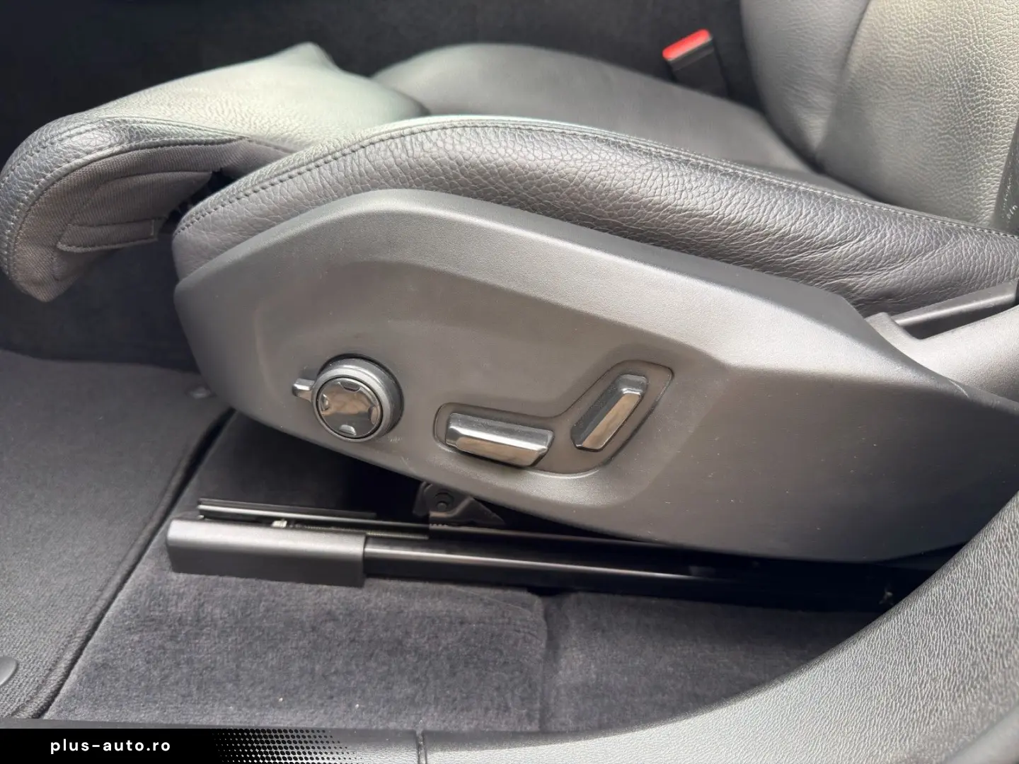 VOLVO XC60 Plus Dark AWD AHK STHZG ALARM