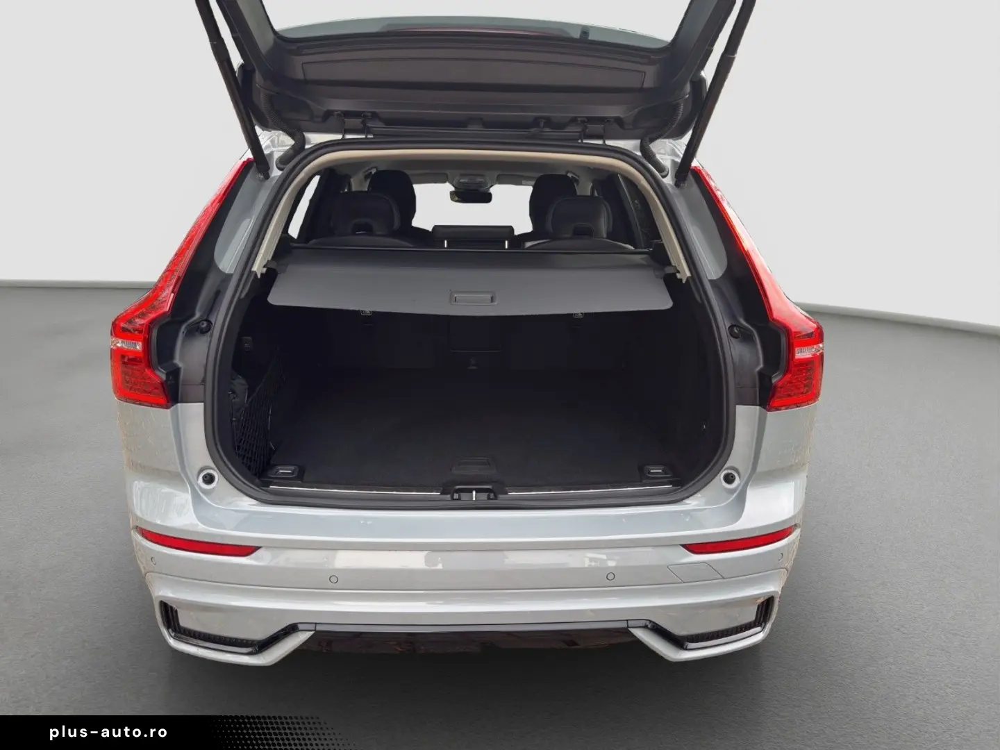 VOLVO XC60 Plus Dark AWD AHK STHZG ALARM