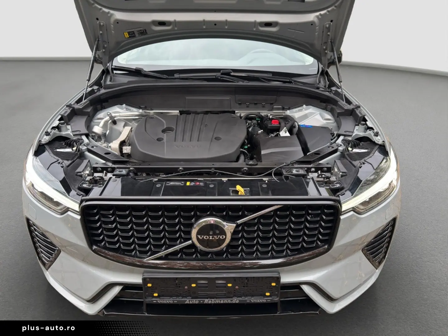 VOLVO XC60 Plus Dark AWD AHK STHZG ALARM