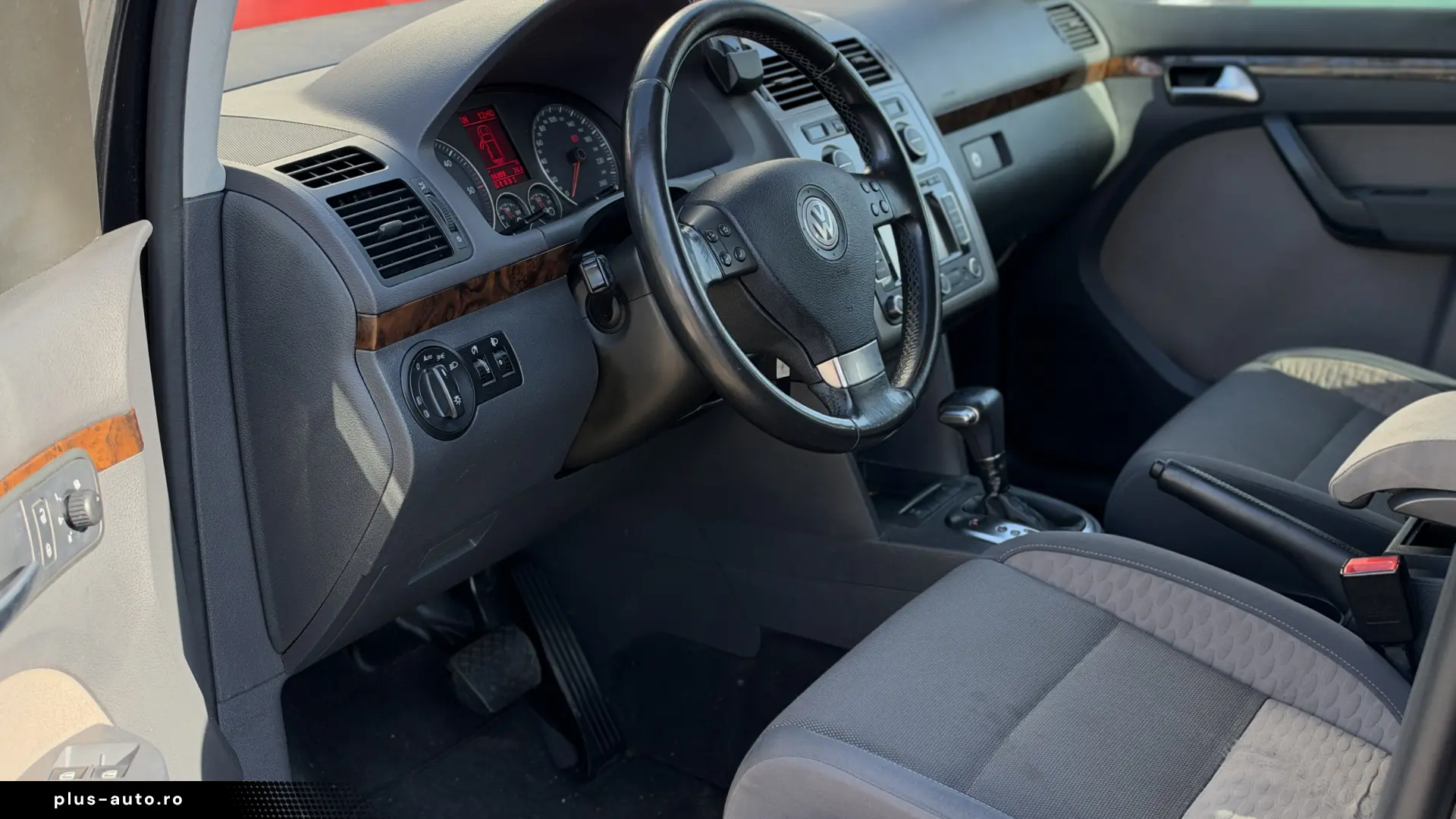 Volkswagen Cross Touran 2010 Automat