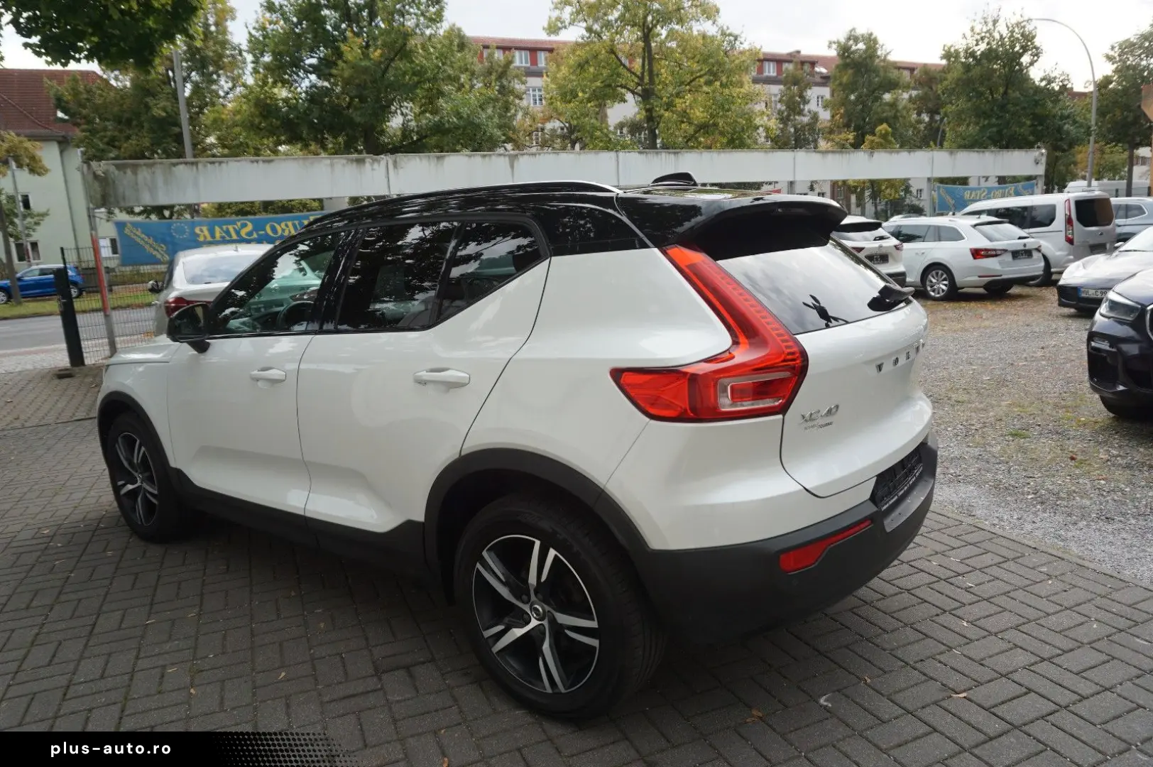 VOLVO XC40 T3 R Design Geartronic SHZ KAM NAVI APP