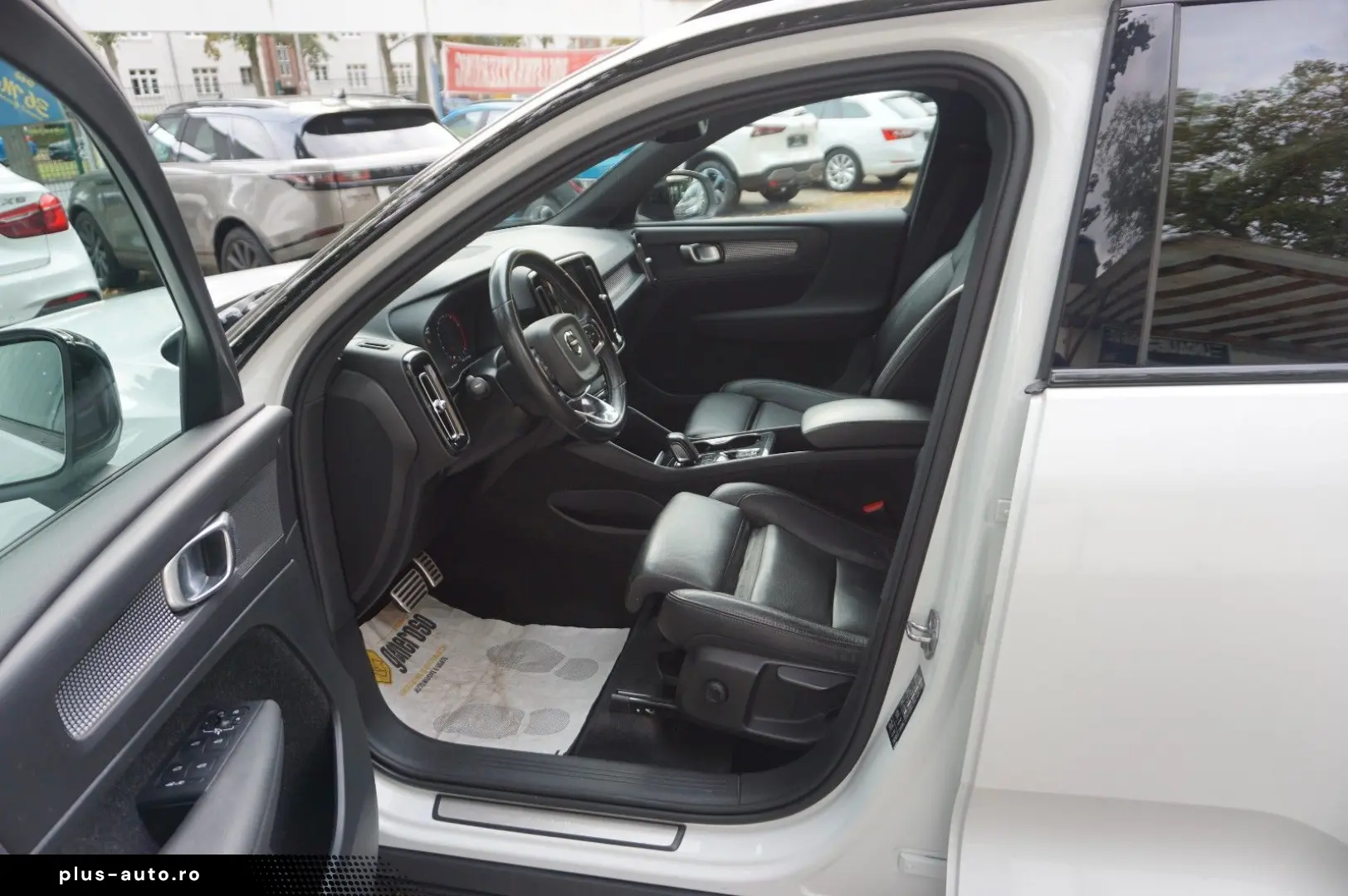 VOLVO XC40 T3 R Design Geartronic SHZ KAM NAVI APP